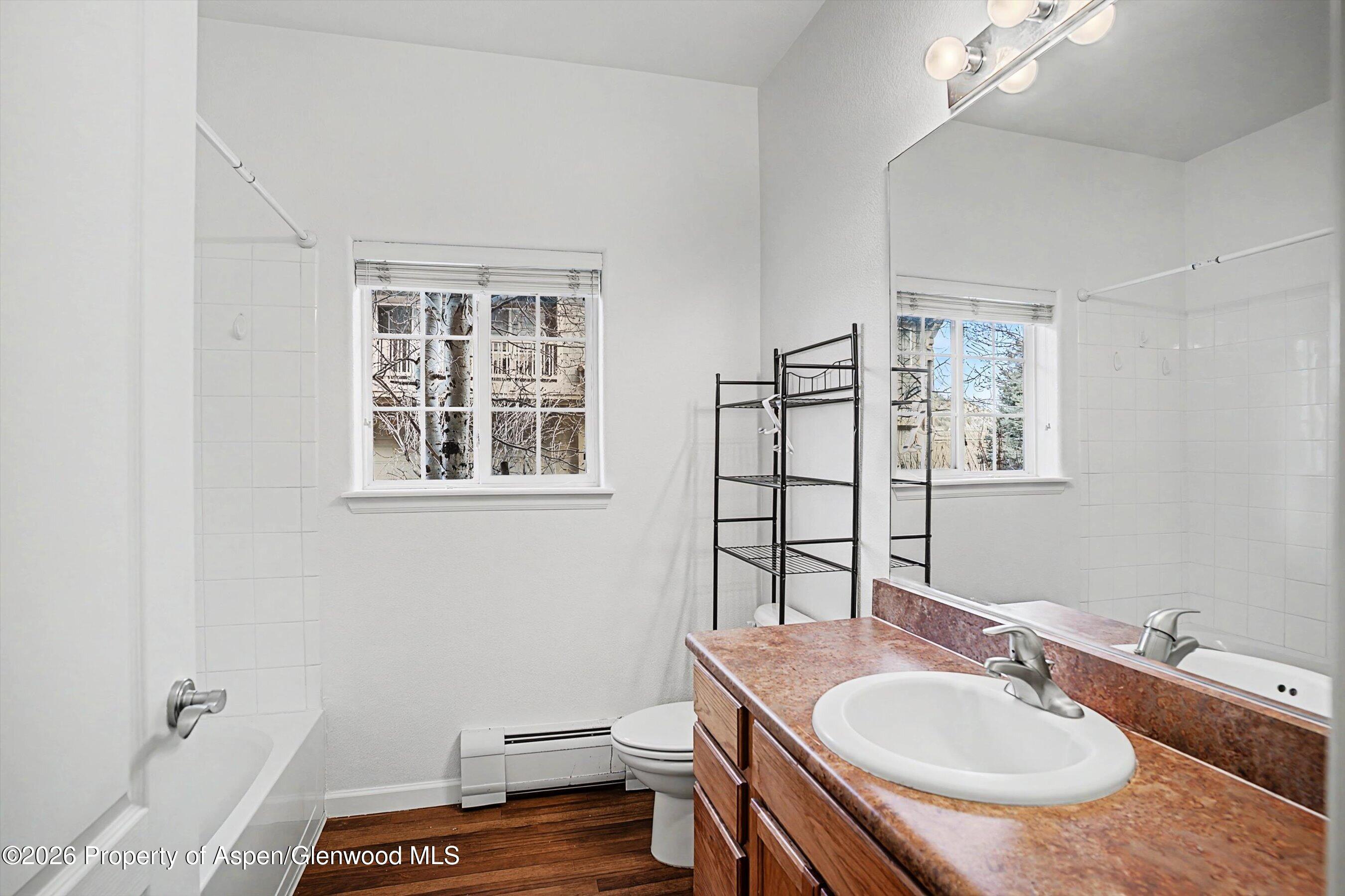 326 River View Drive, 101