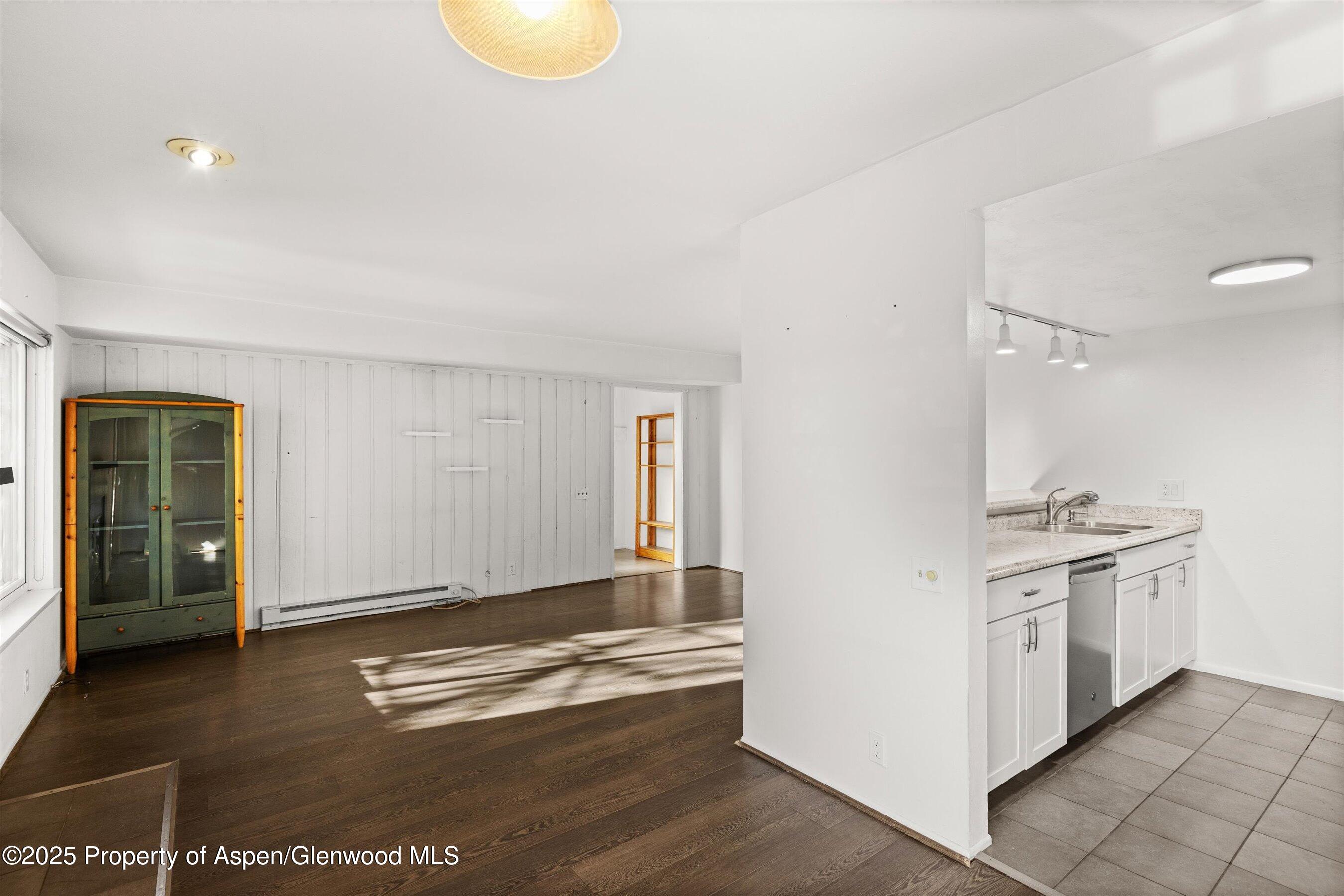 35 Lower Woodbridge Road, V/177