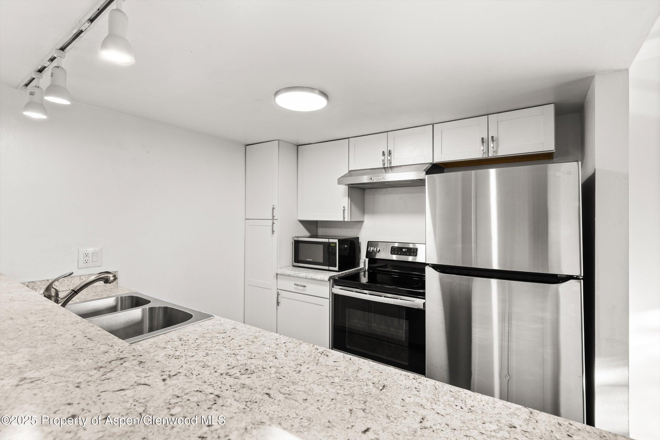 35 Lower Woodbridge Road, V/177