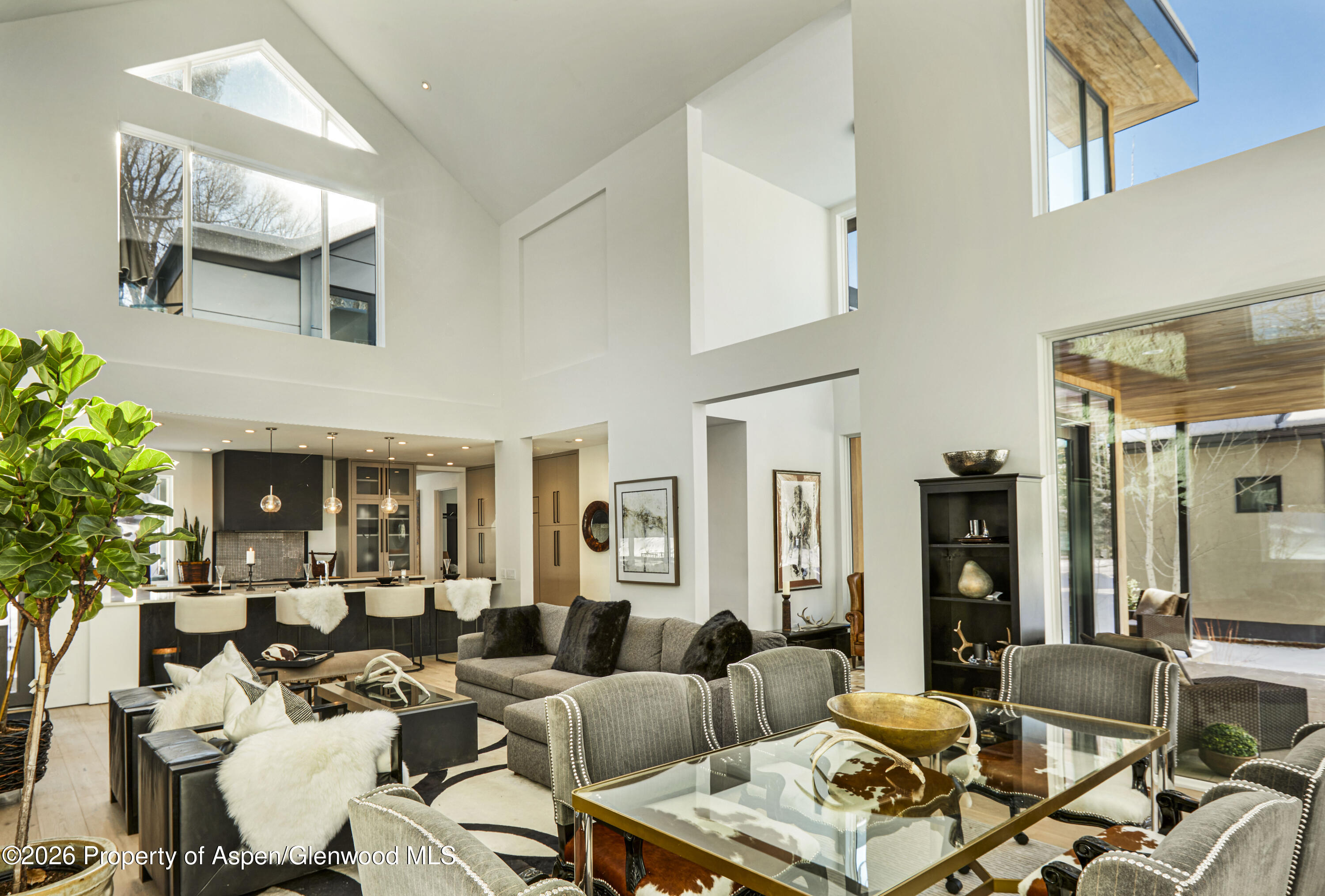 813 W Smuggler Street