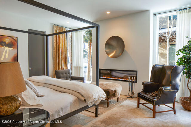 813 W Smuggler Street