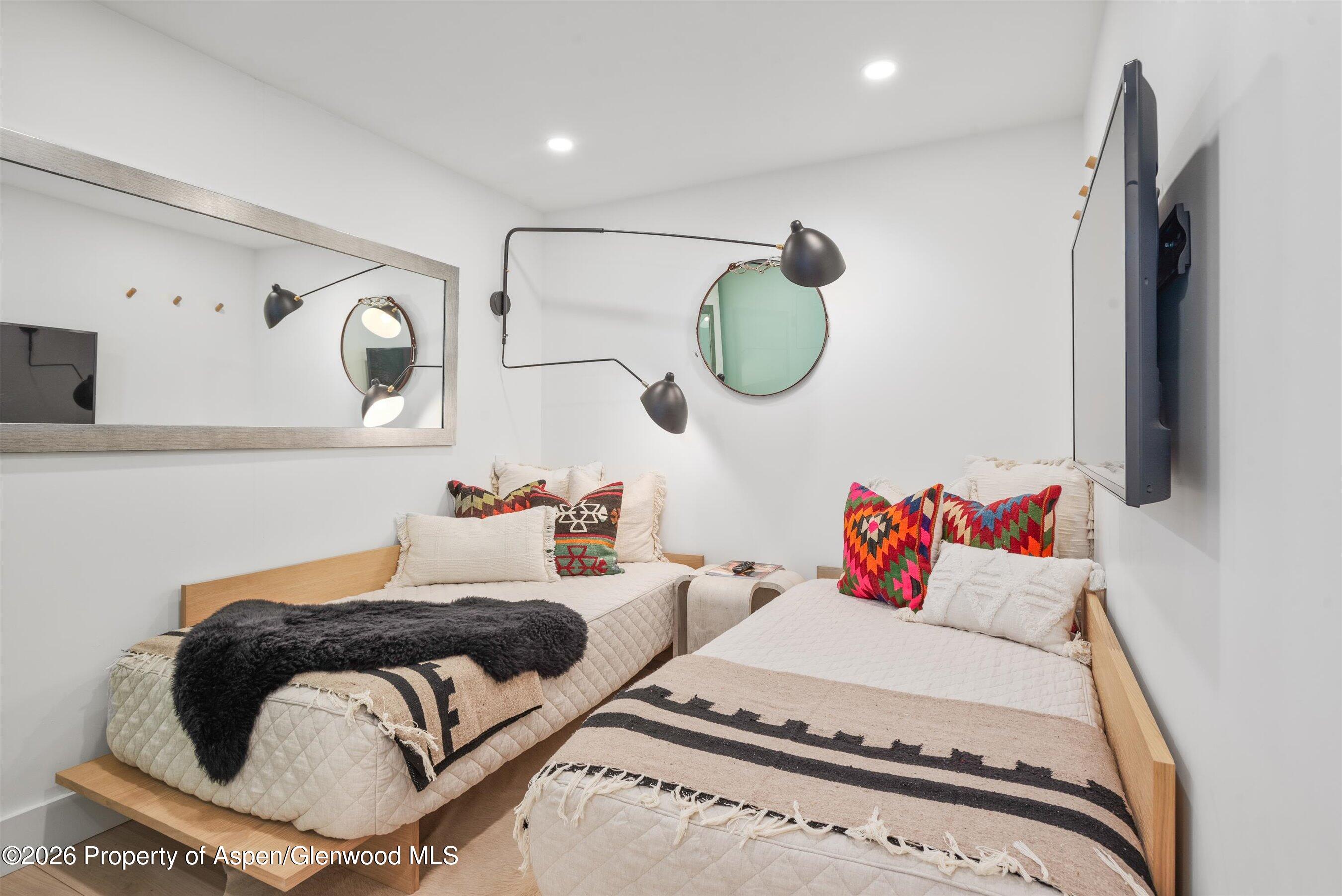 1001 E Cooper Avenue 1