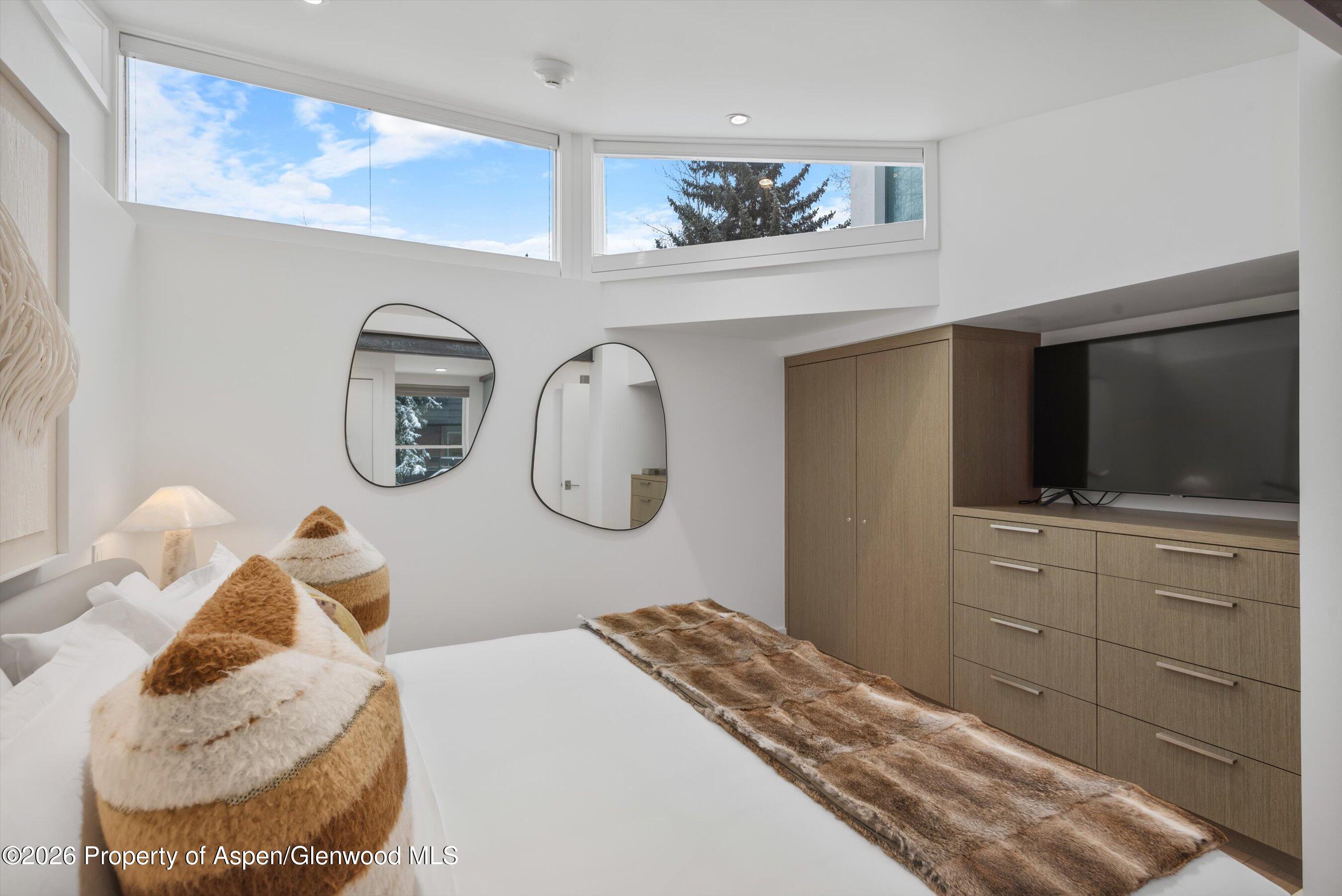 1001 E Cooper Avenue 1