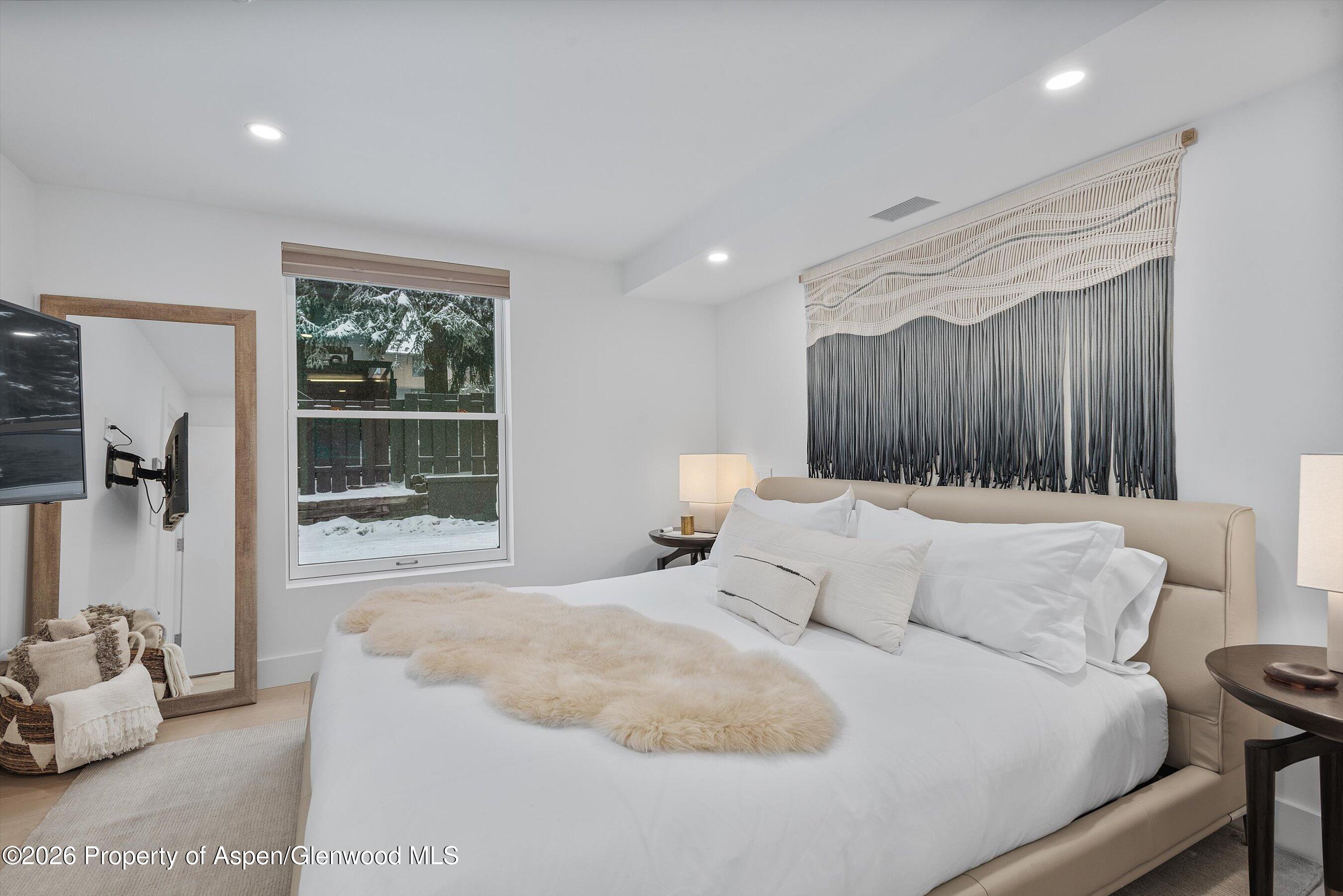 1001 E Cooper Avenue 1