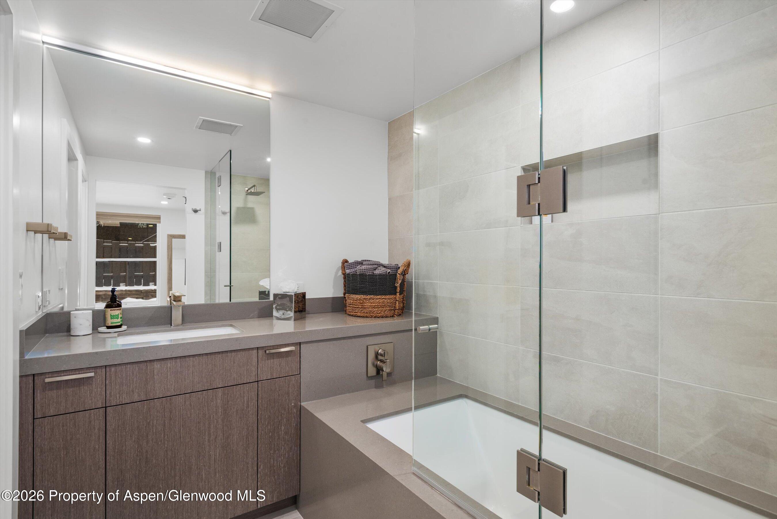 1001 E Cooper Avenue 1