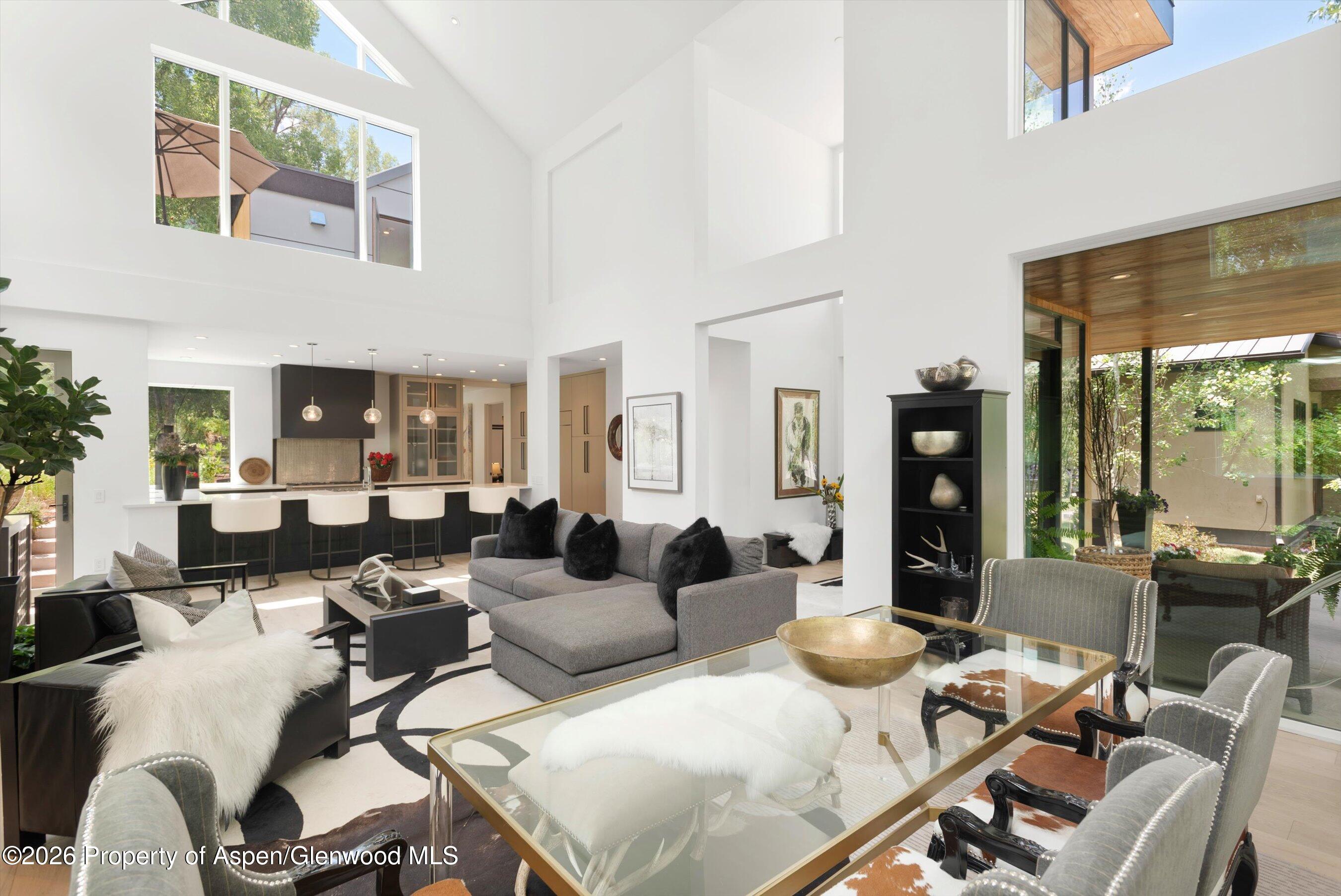 813 W Smuggler Street