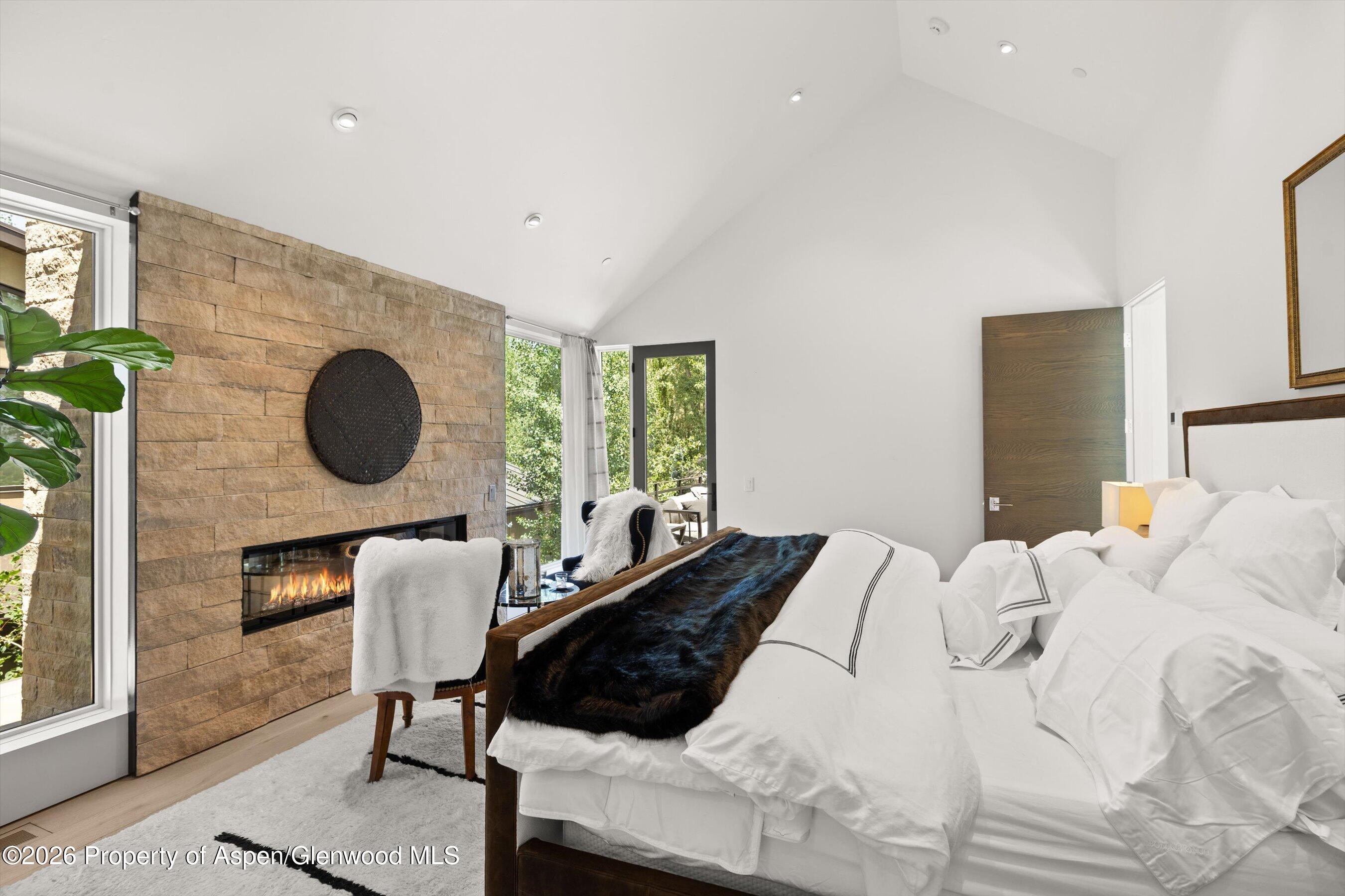 813 W Smuggler Street