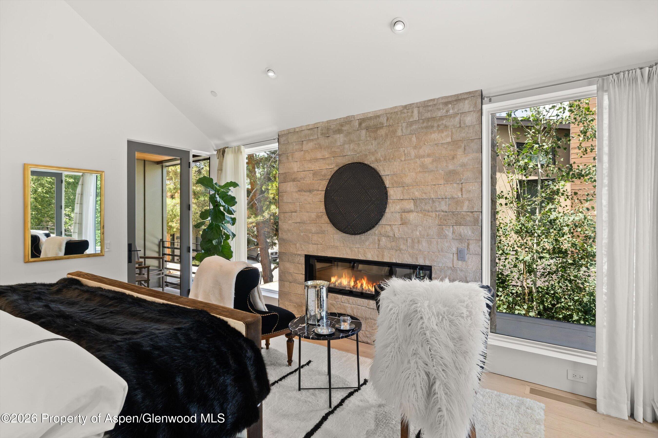 813 W Smuggler Street