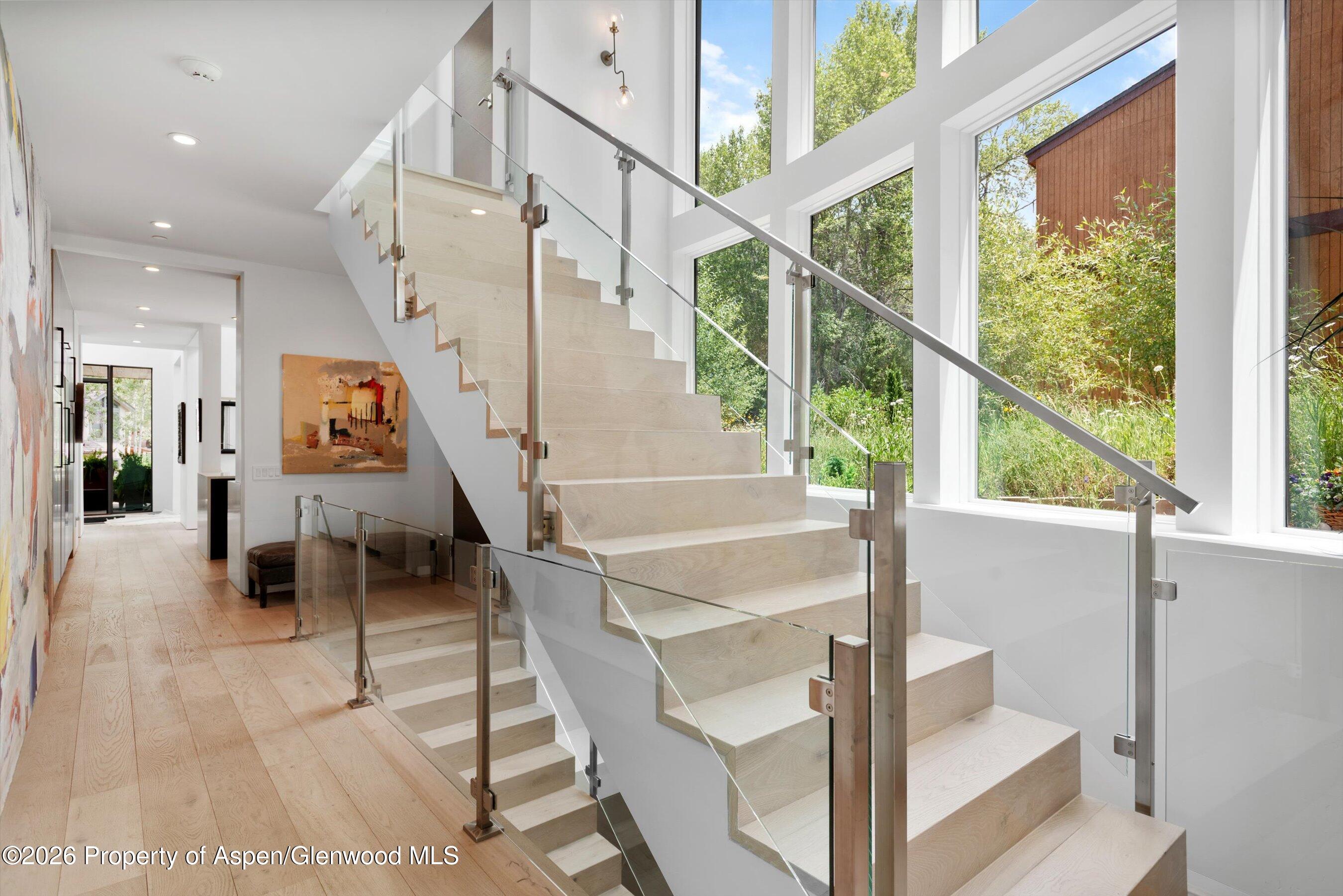 813 W Smuggler Street