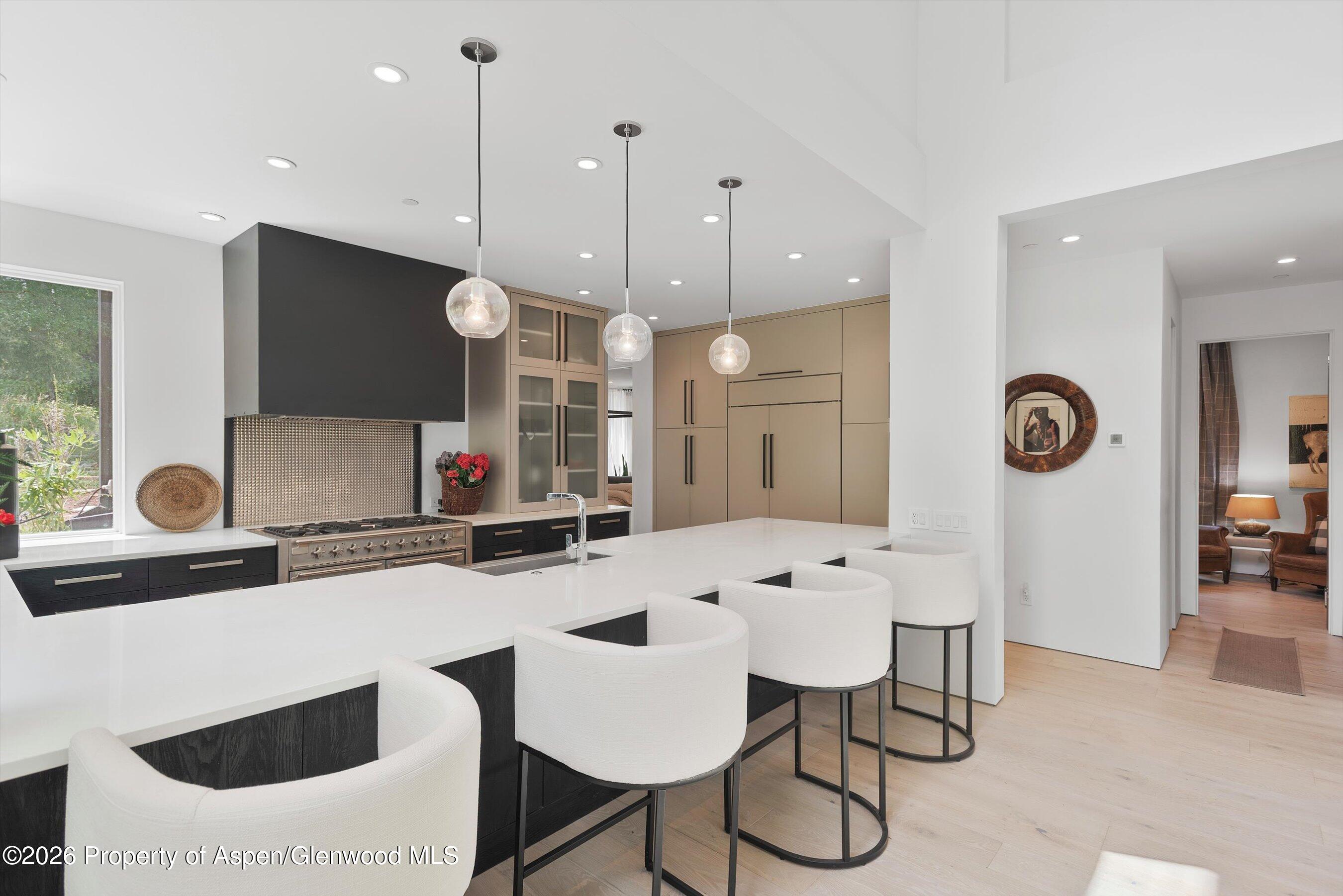 813 W Smuggler Street