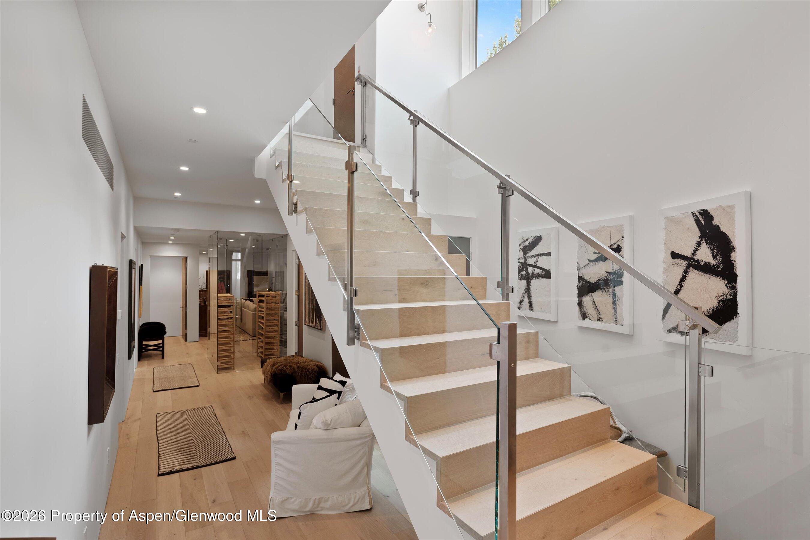 813 W Smuggler Street