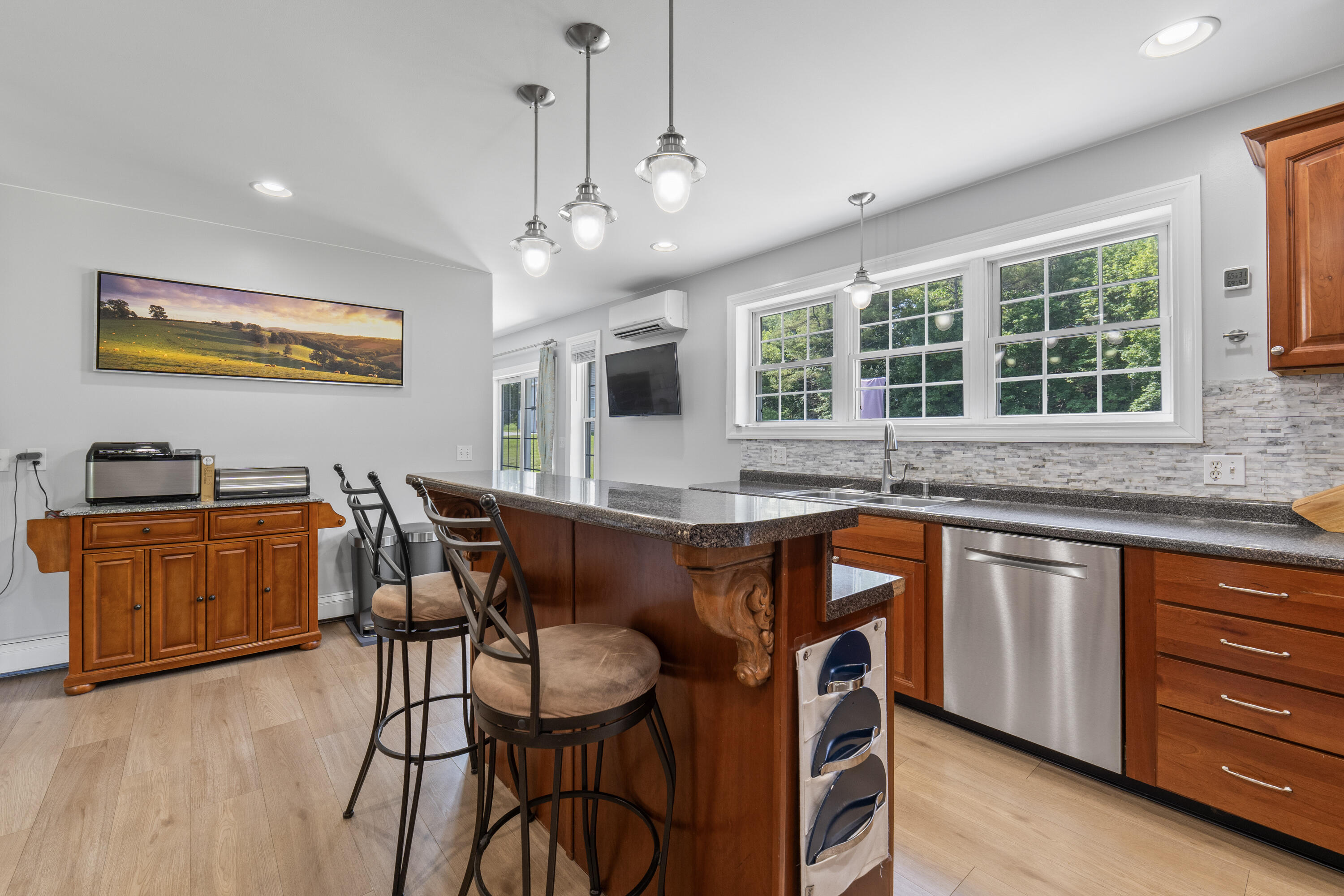 96 Frost Hill Avenue