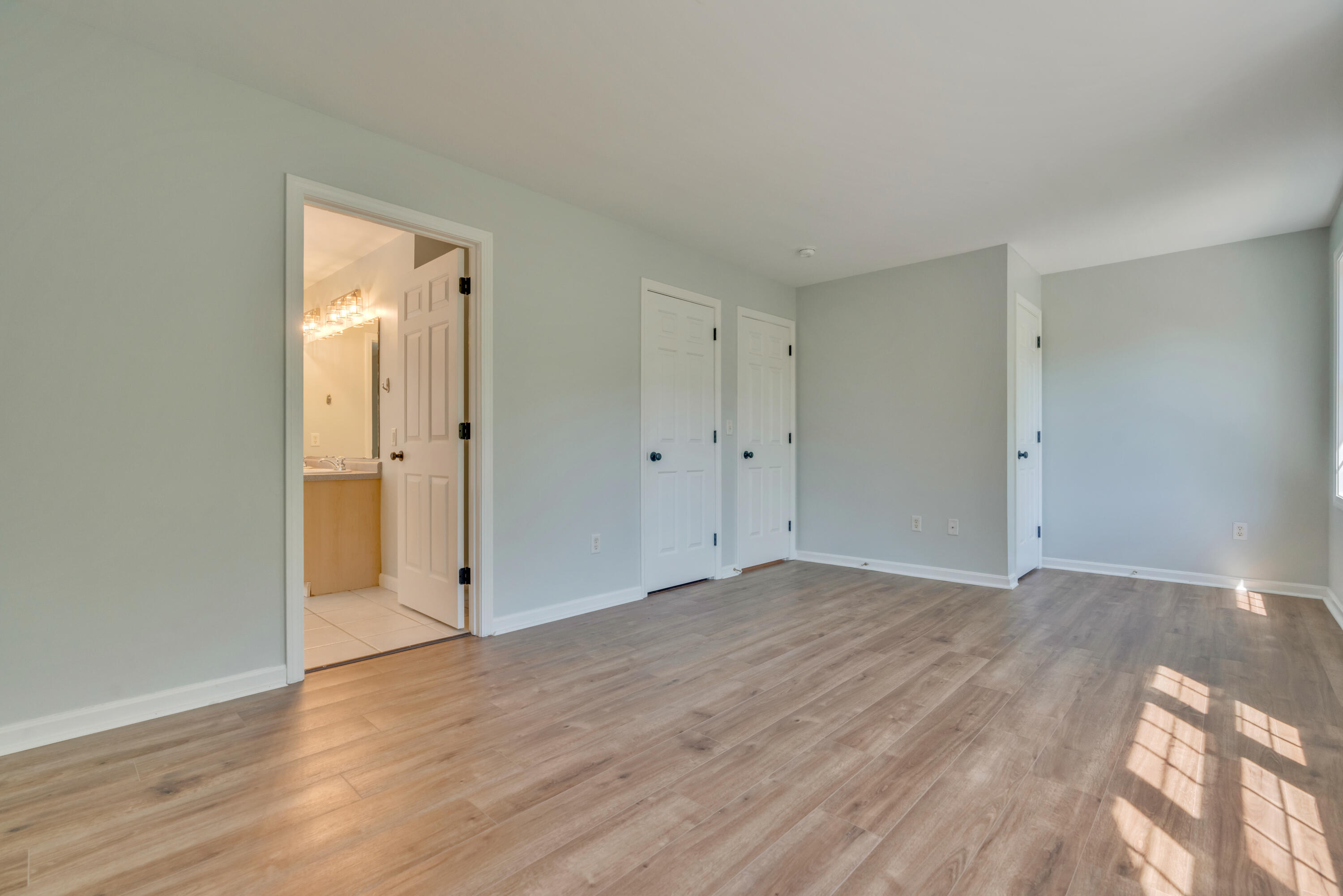 8 Woodside Drive, 1