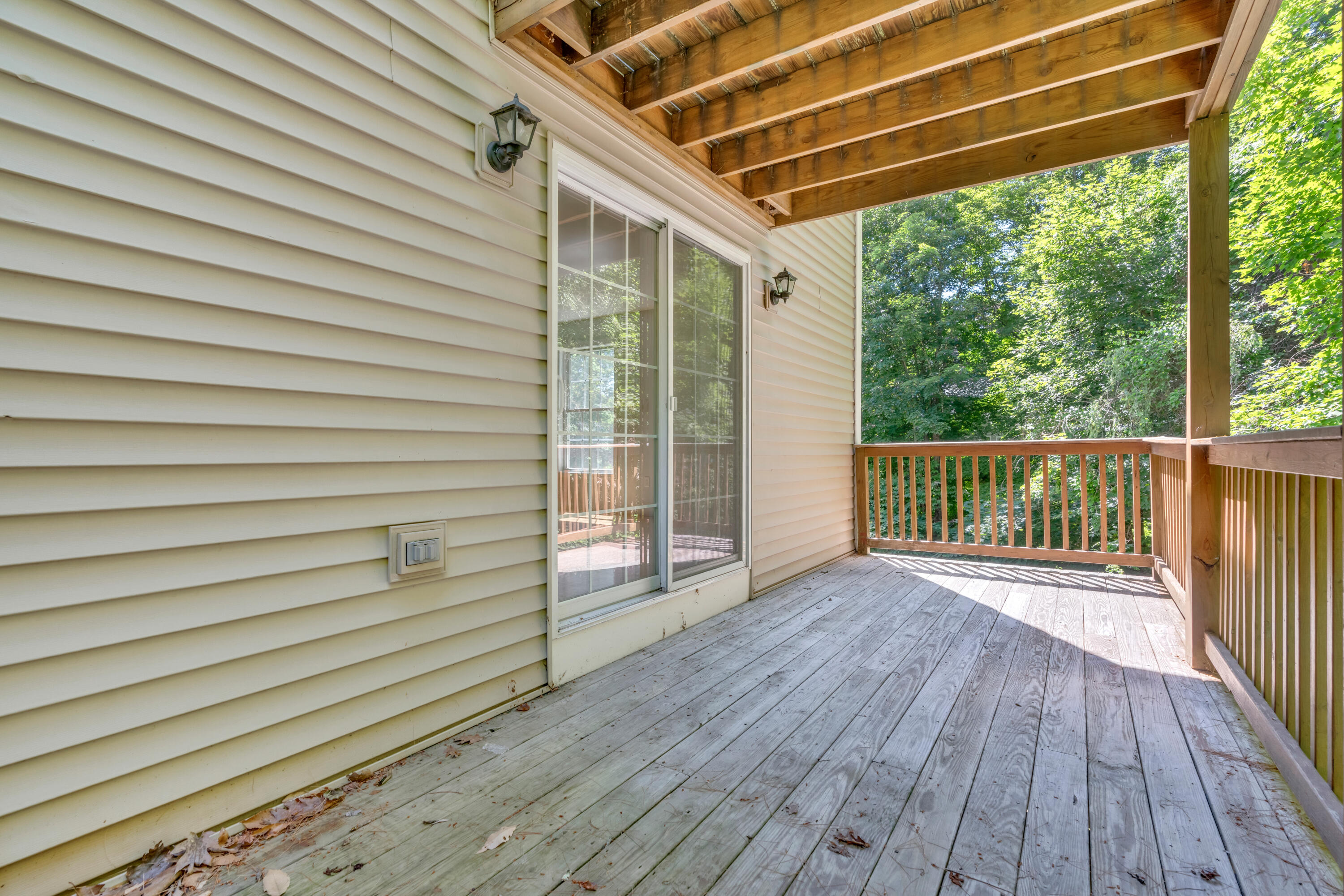8 Woodside Drive, 1