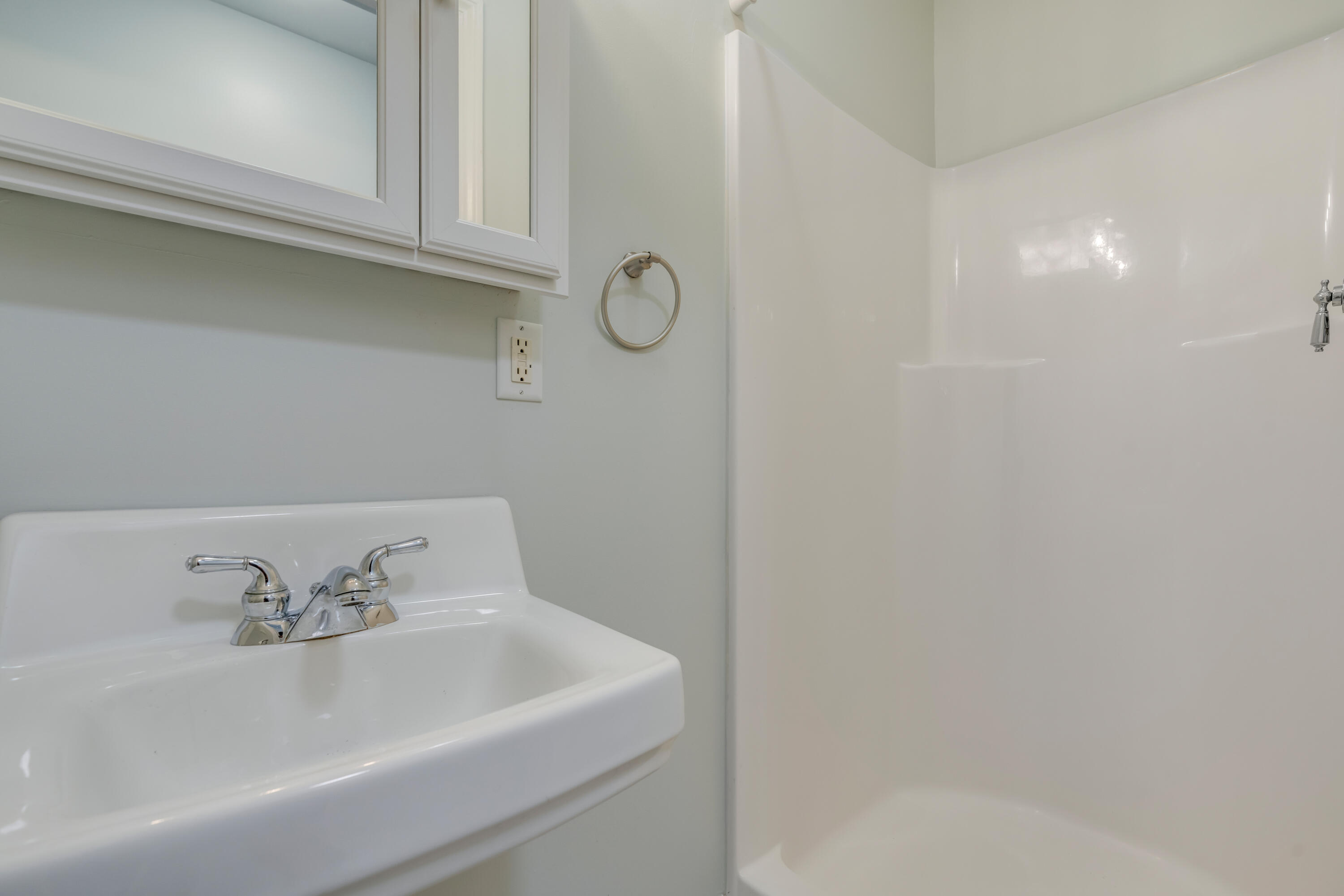 8 Woodside Drive, 1
