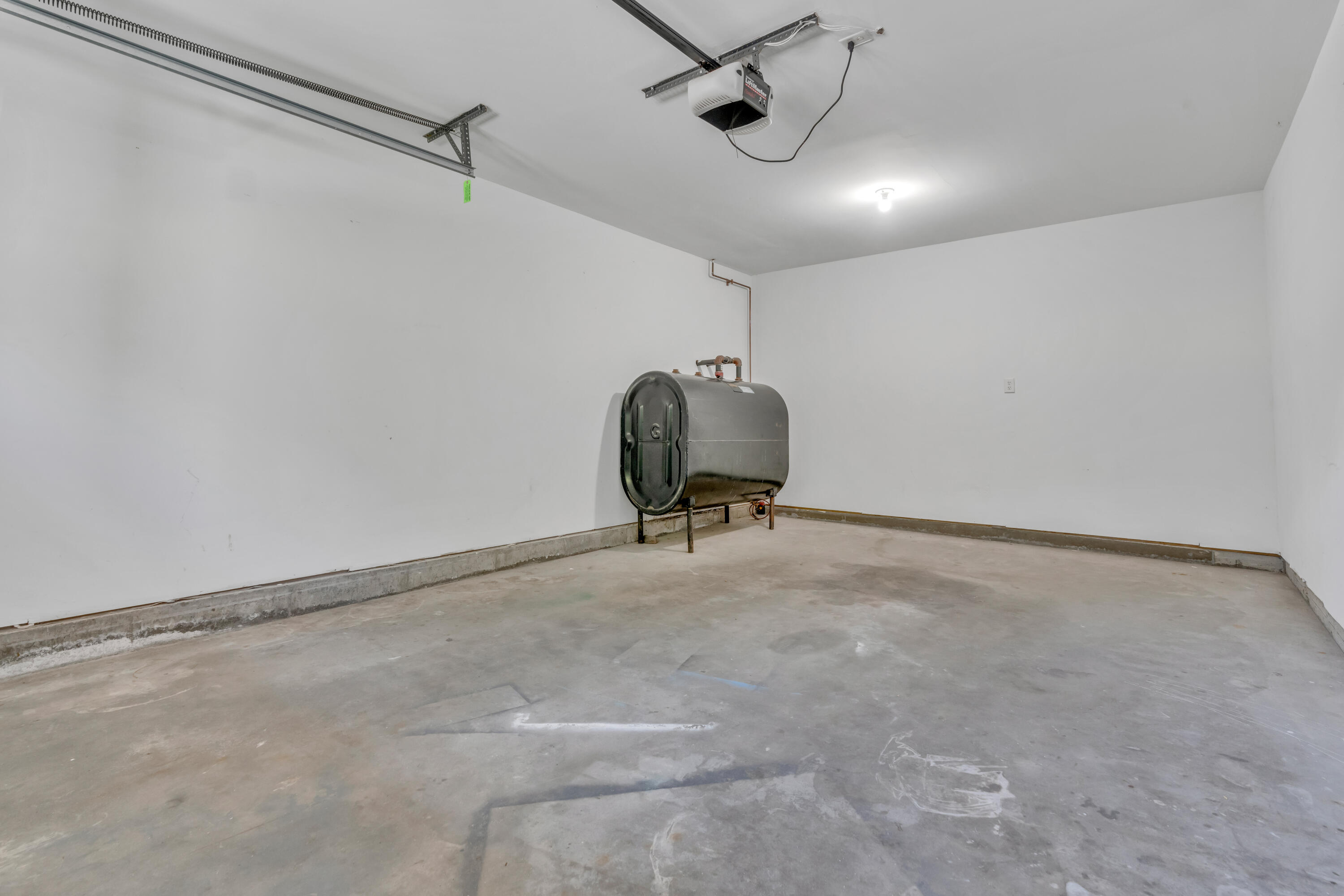 8 Woodside Drive, 1