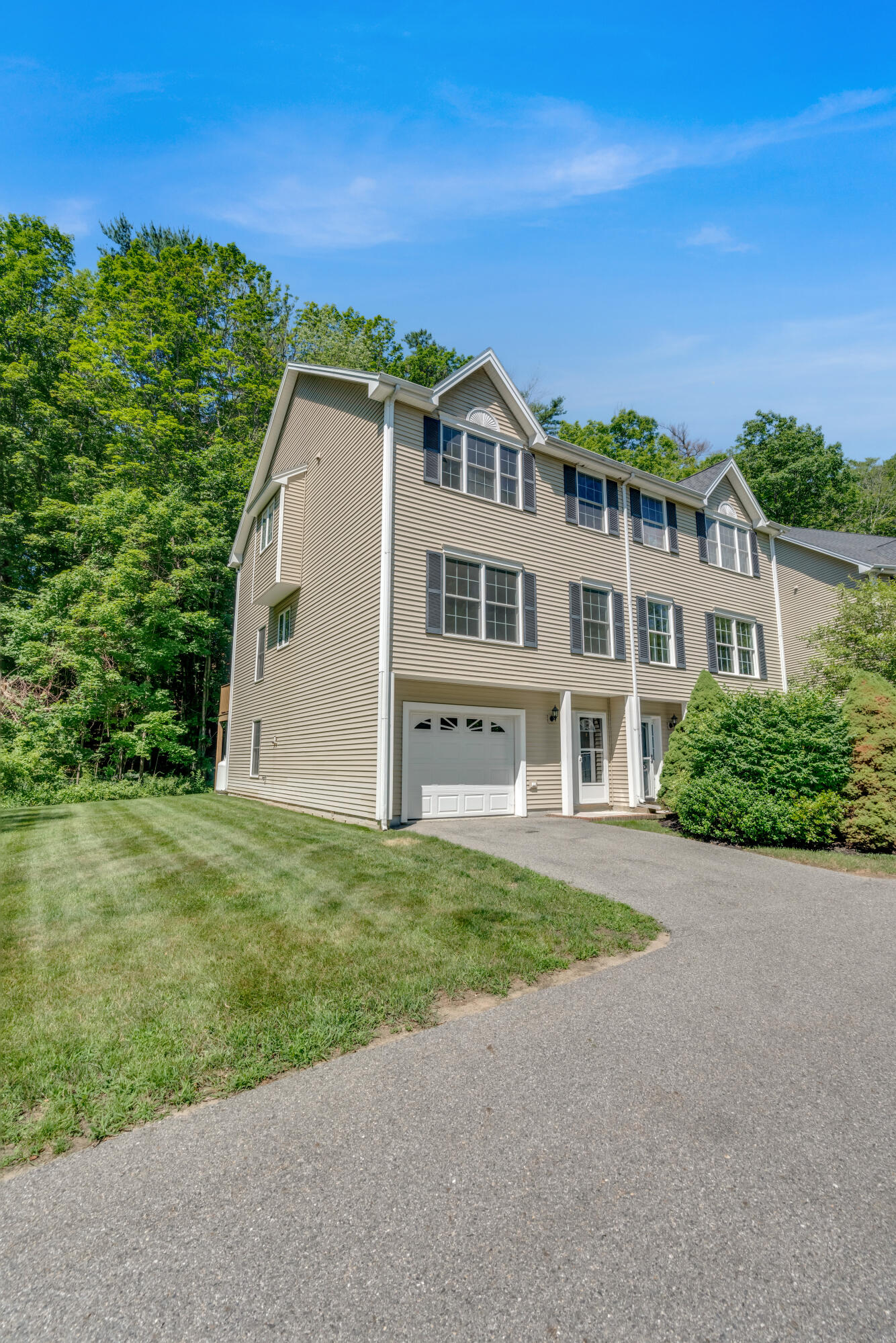 8 Woodside Drive, 1