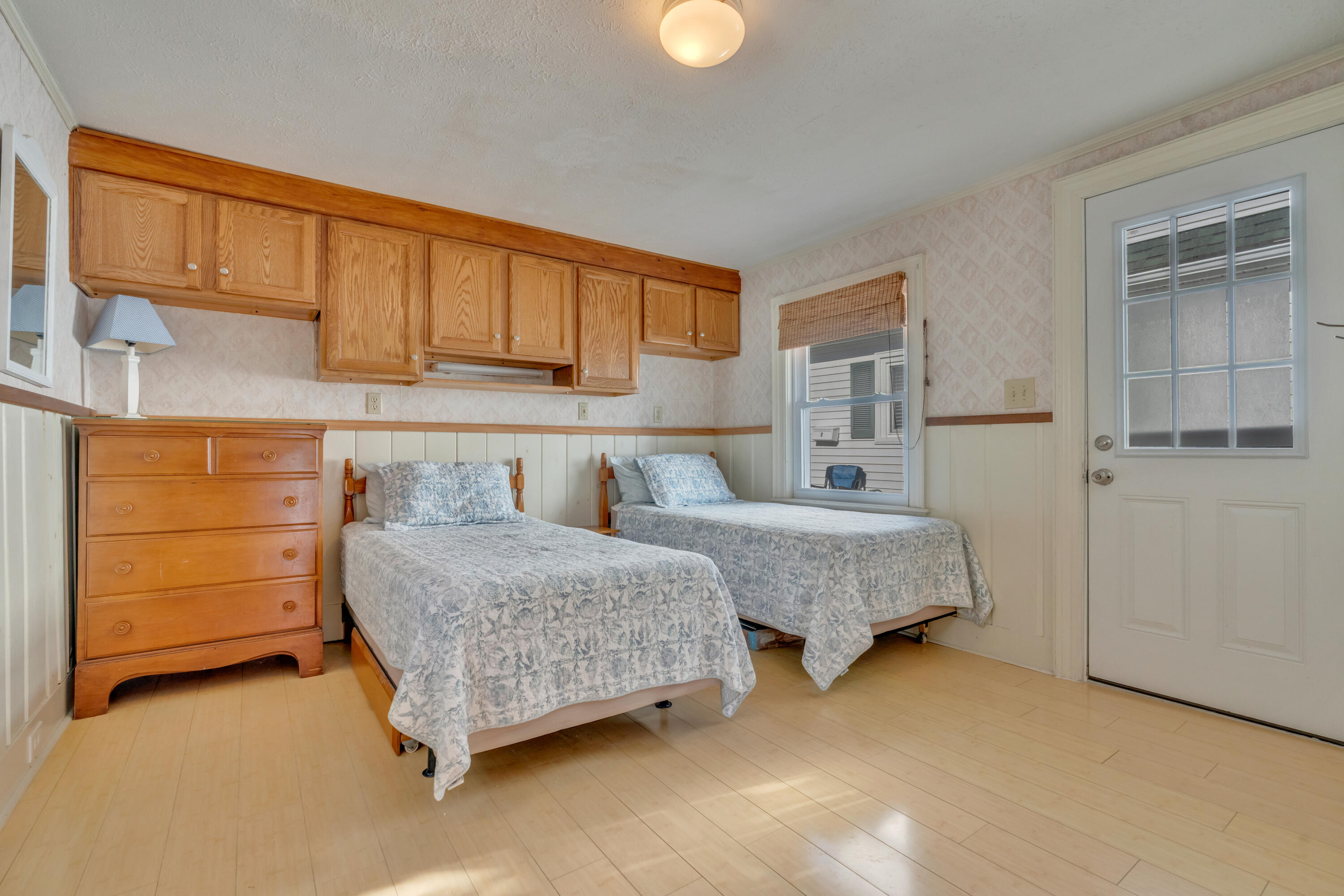 165 East Grand Avenue 5-6