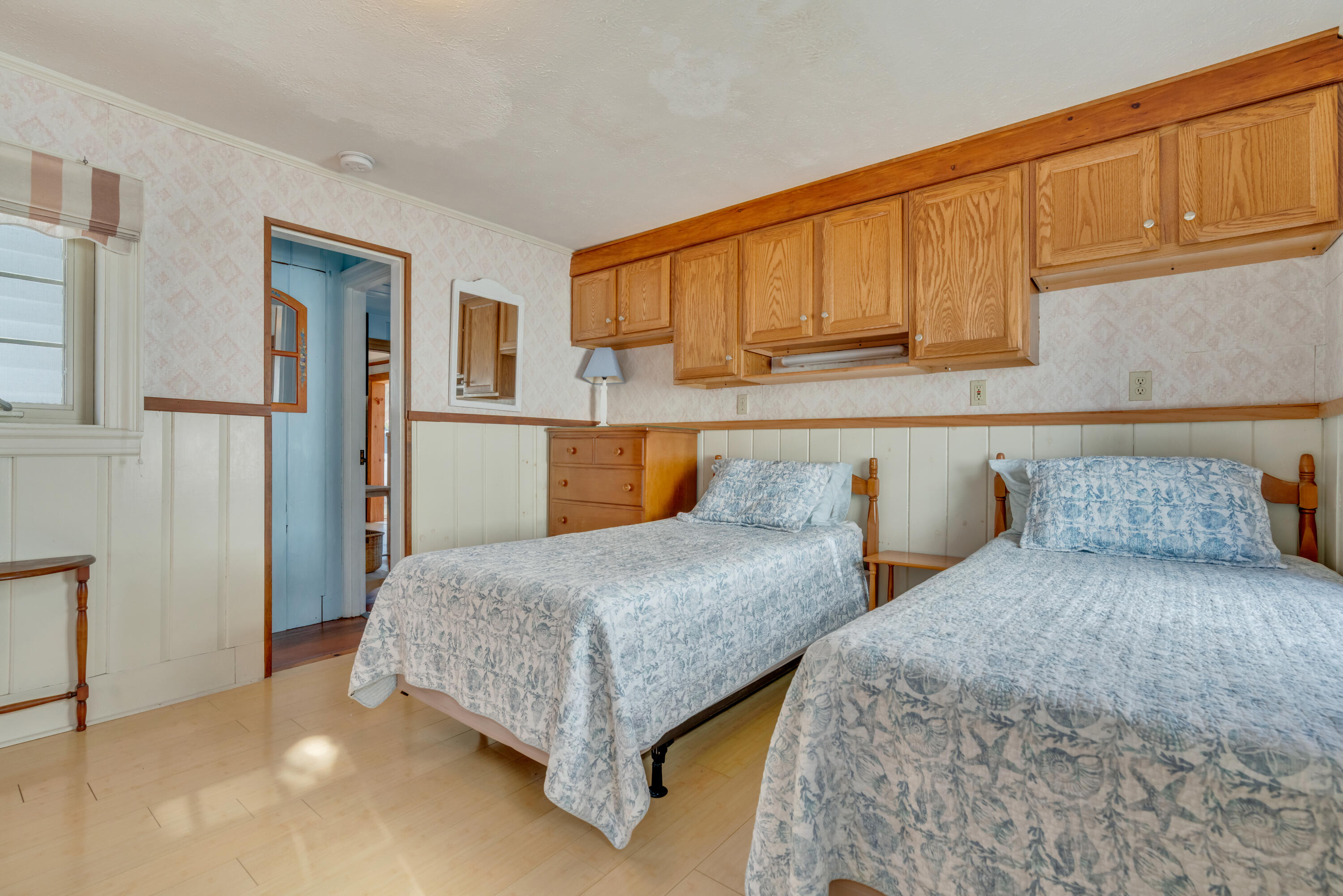 165 East Grand Avenue 5-6