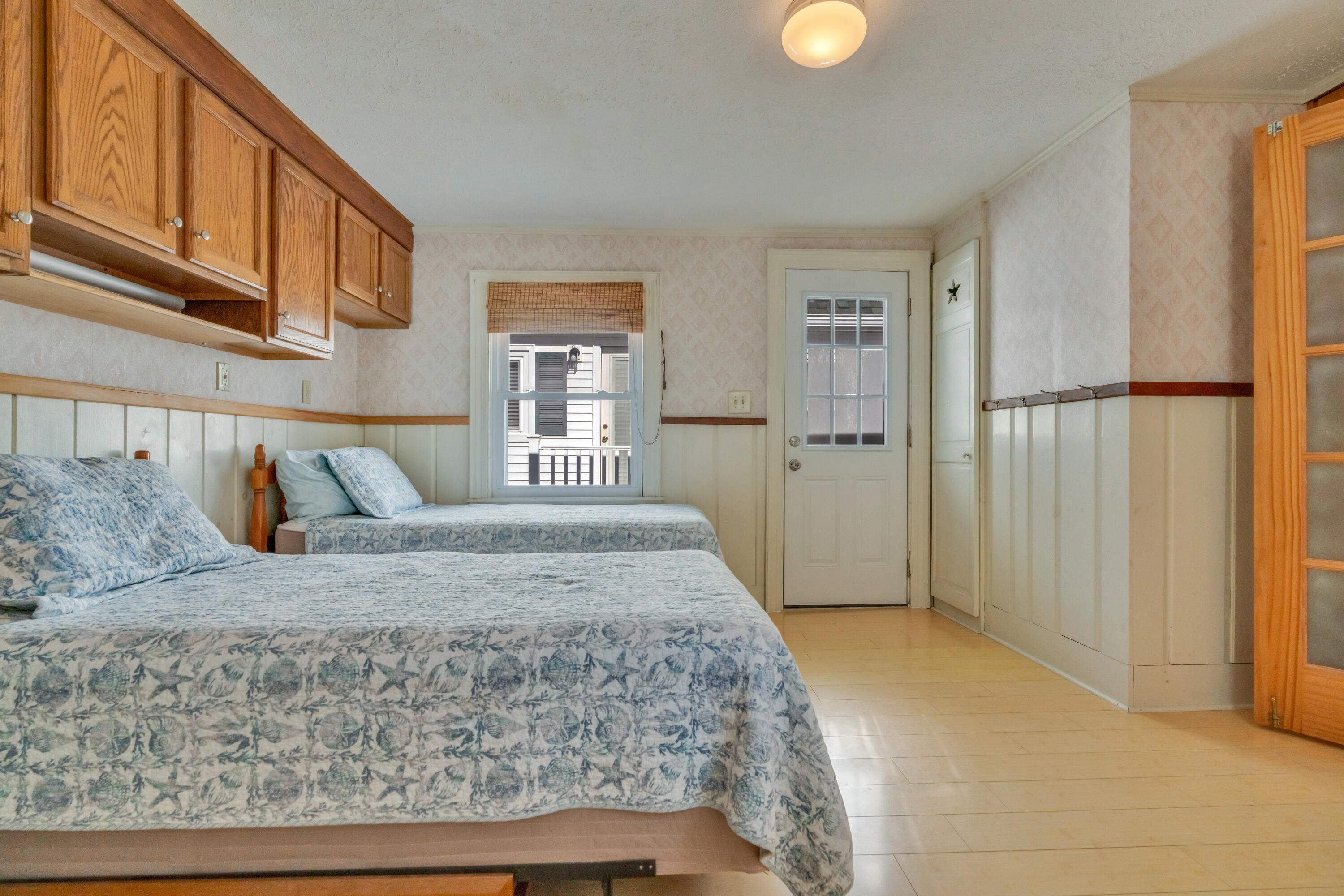 165 East Grand Avenue 5-6