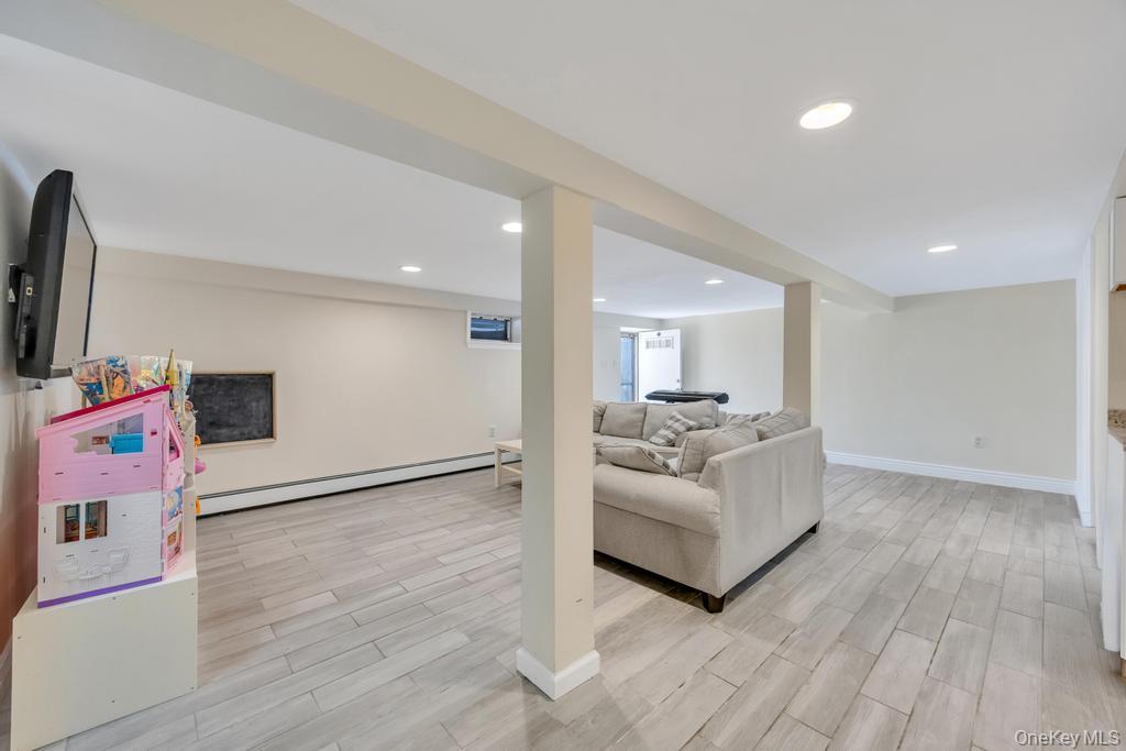83 E End Avenue