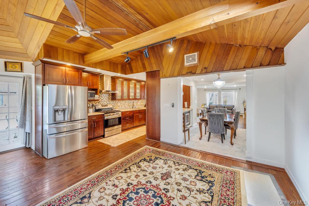 11 Edgewood Drive
