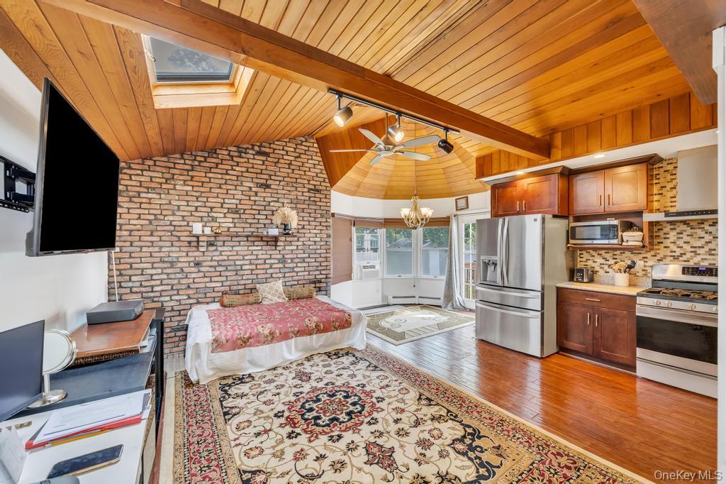 11 Edgewood Drive