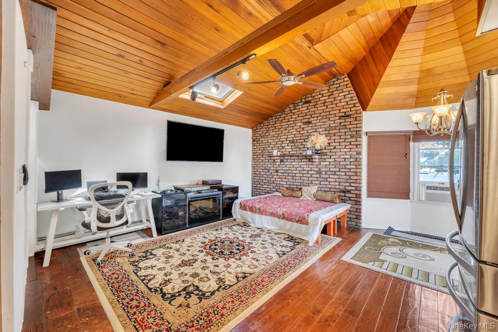 11 Edgewood Drive