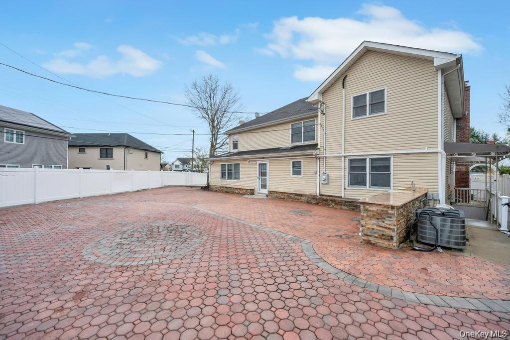 6 Garden Circle