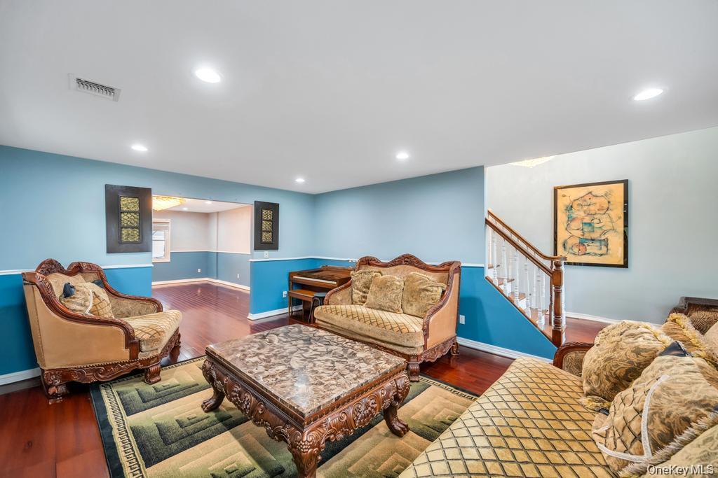 6 Garden Circle