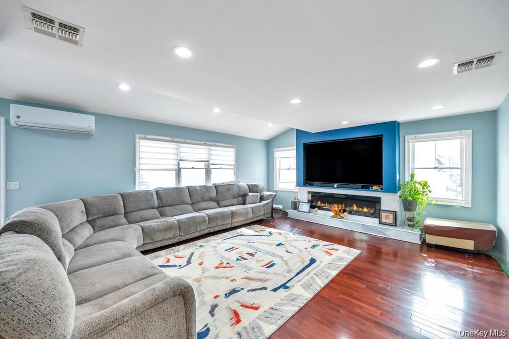 6 Garden Circle