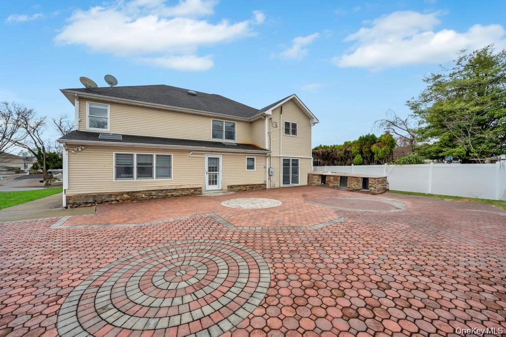 6 Garden Circle