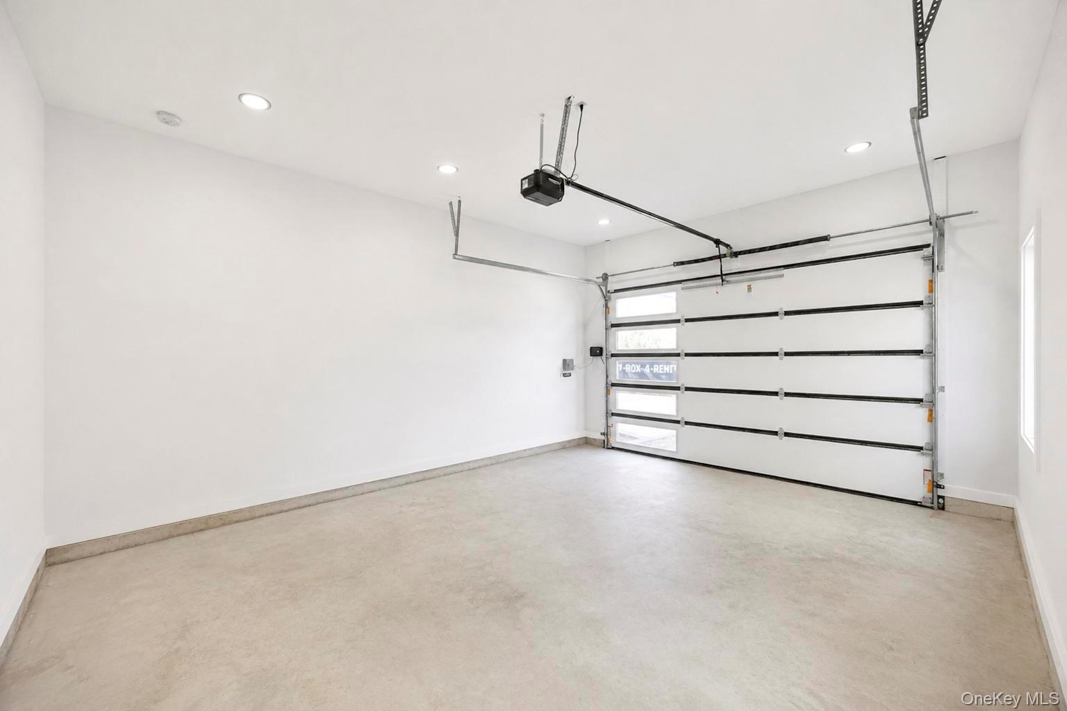 43 W Cabot Lane