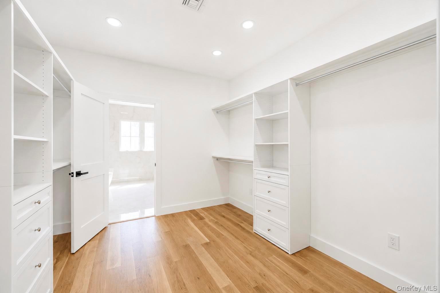 43 W Cabot Lane