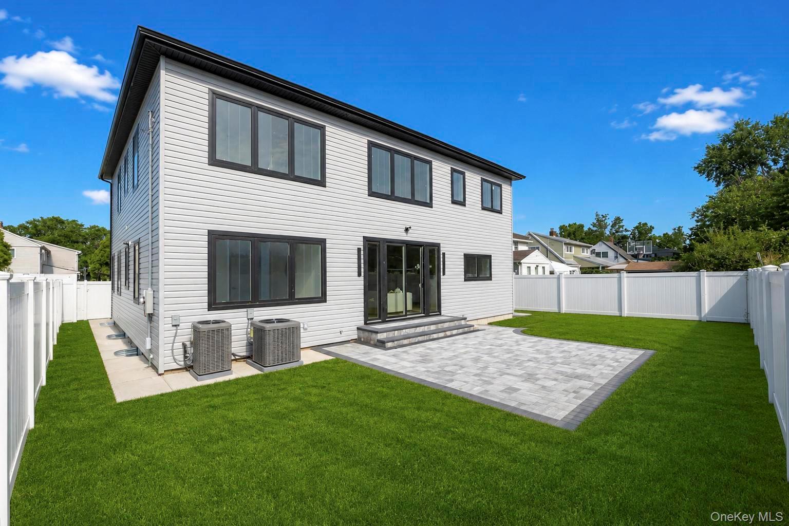43 W Cabot Lane