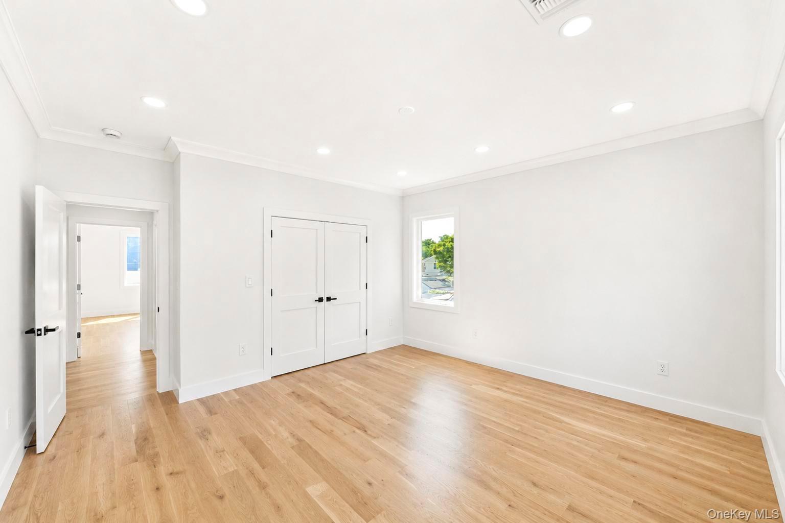 43 W Cabot Lane