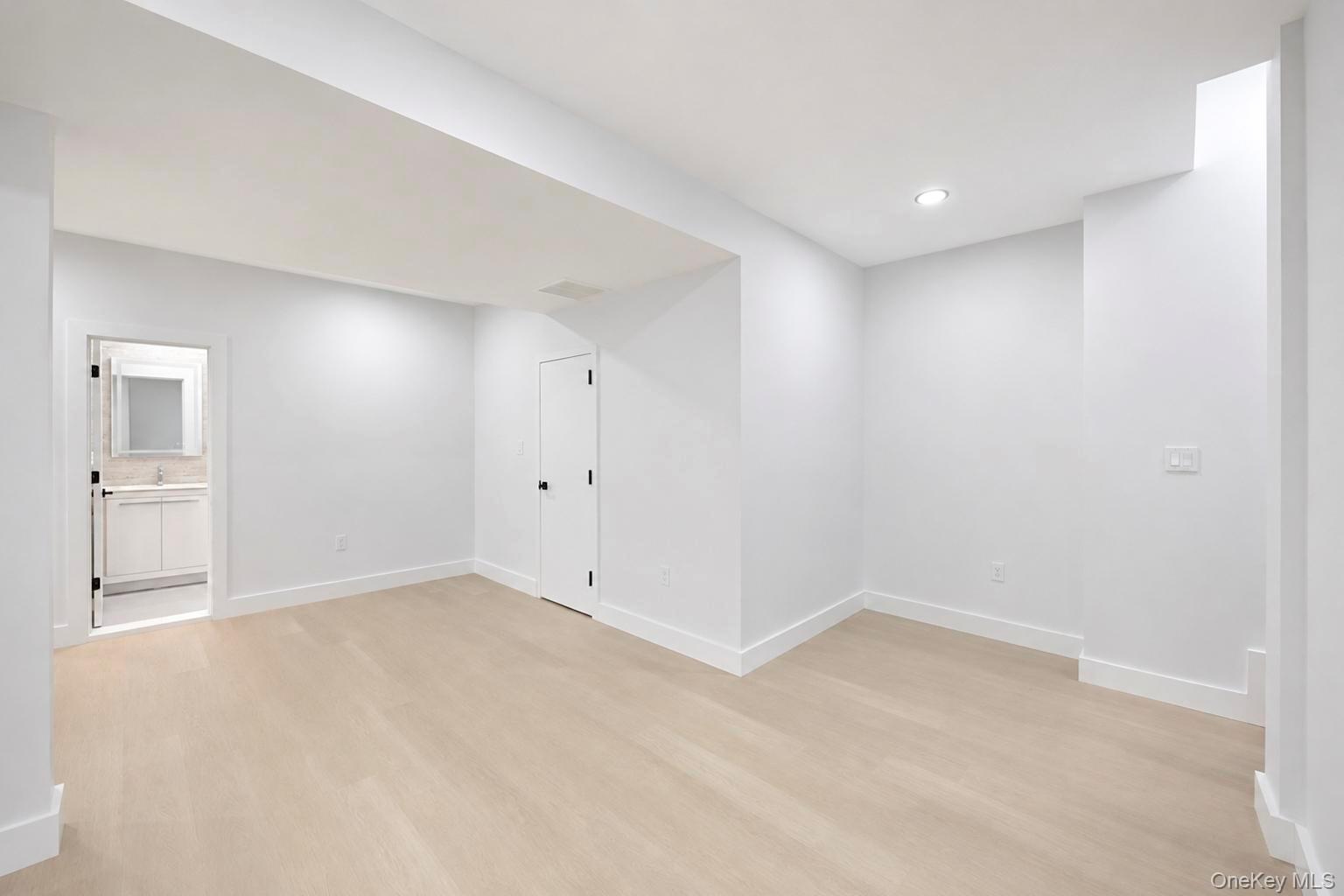 43 W Cabot Lane