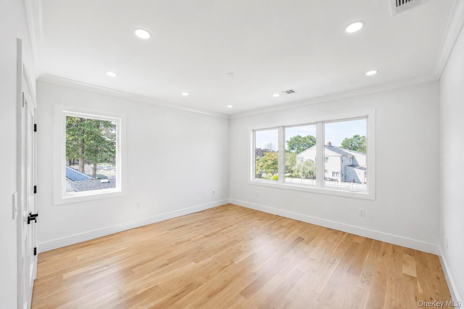 43 W Cabot Lane