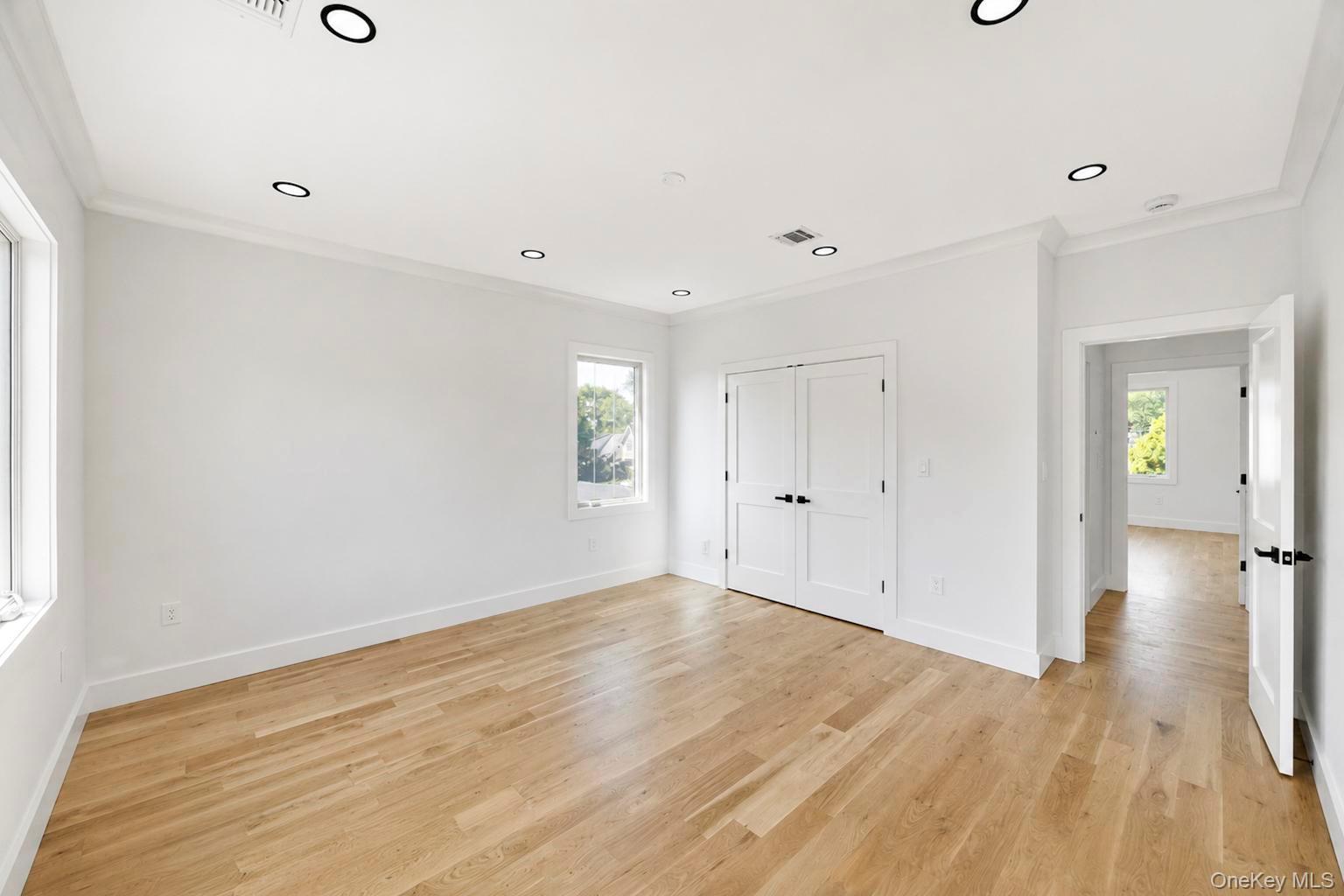 43 W Cabot Lane