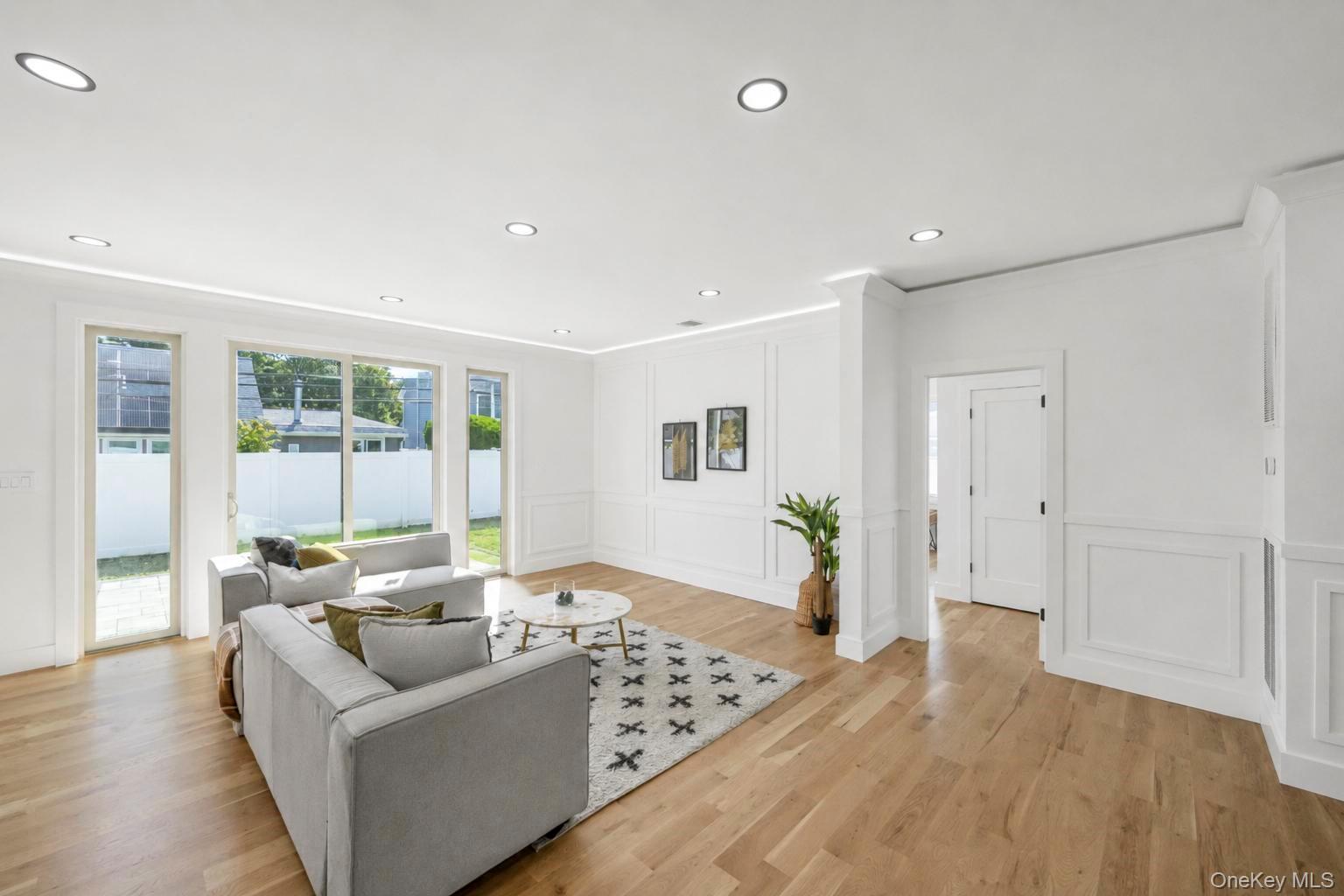 43 W Cabot Lane