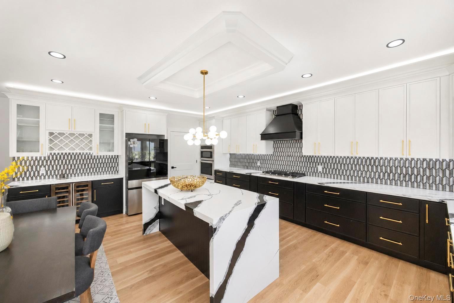 43 W Cabot Lane