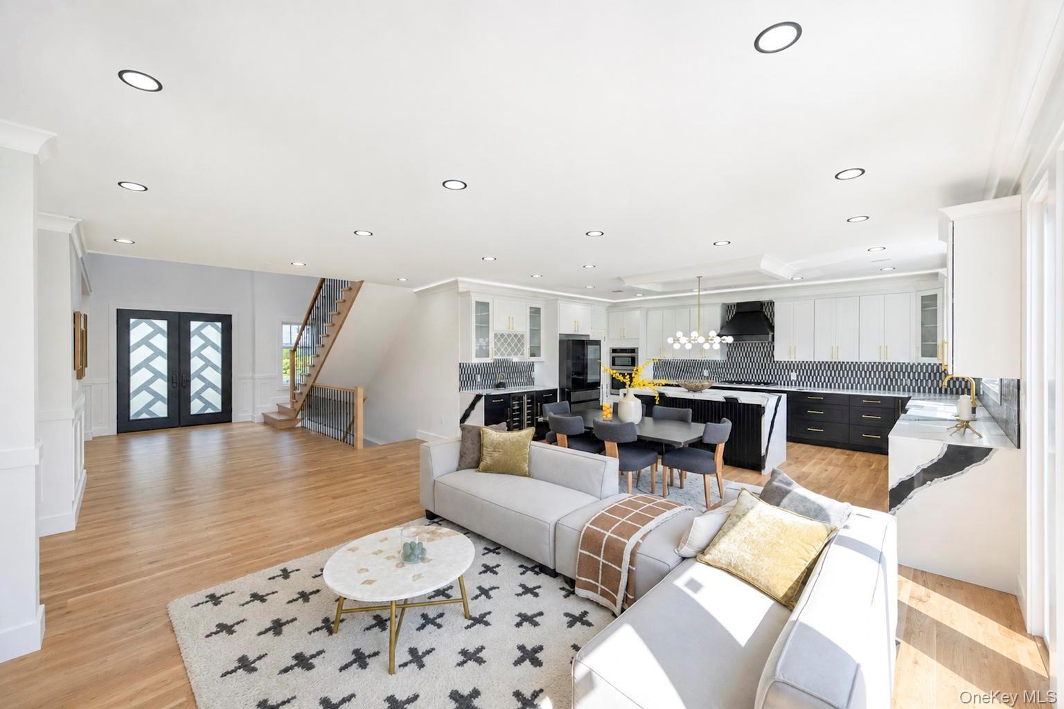 43 W Cabot Lane
