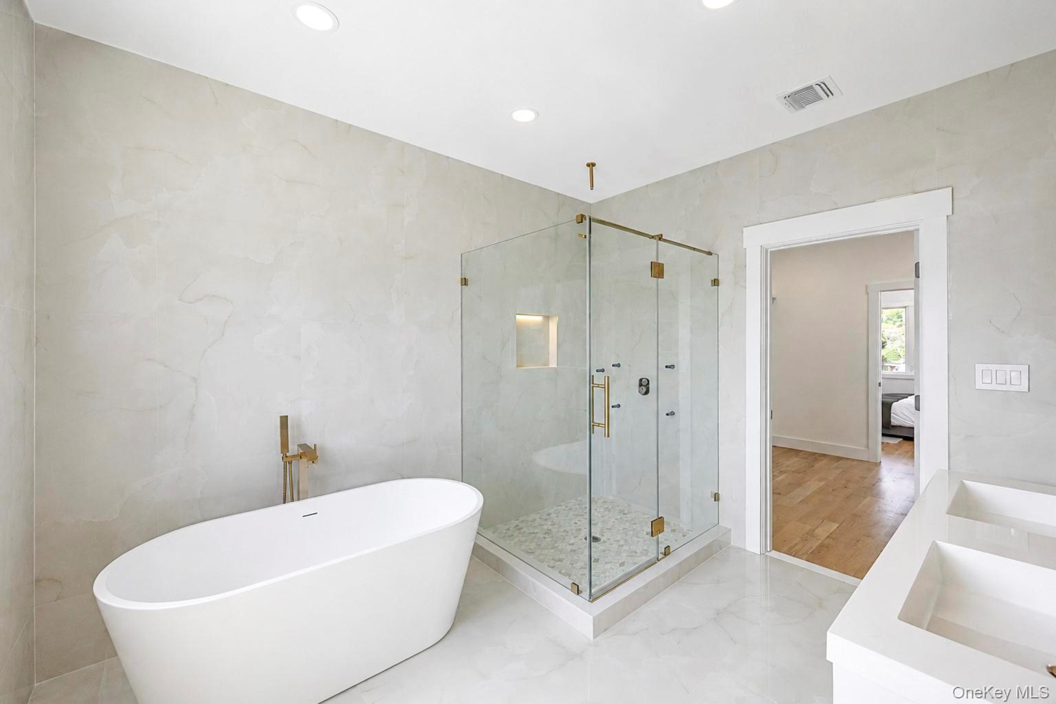 43 W Cabot Lane
