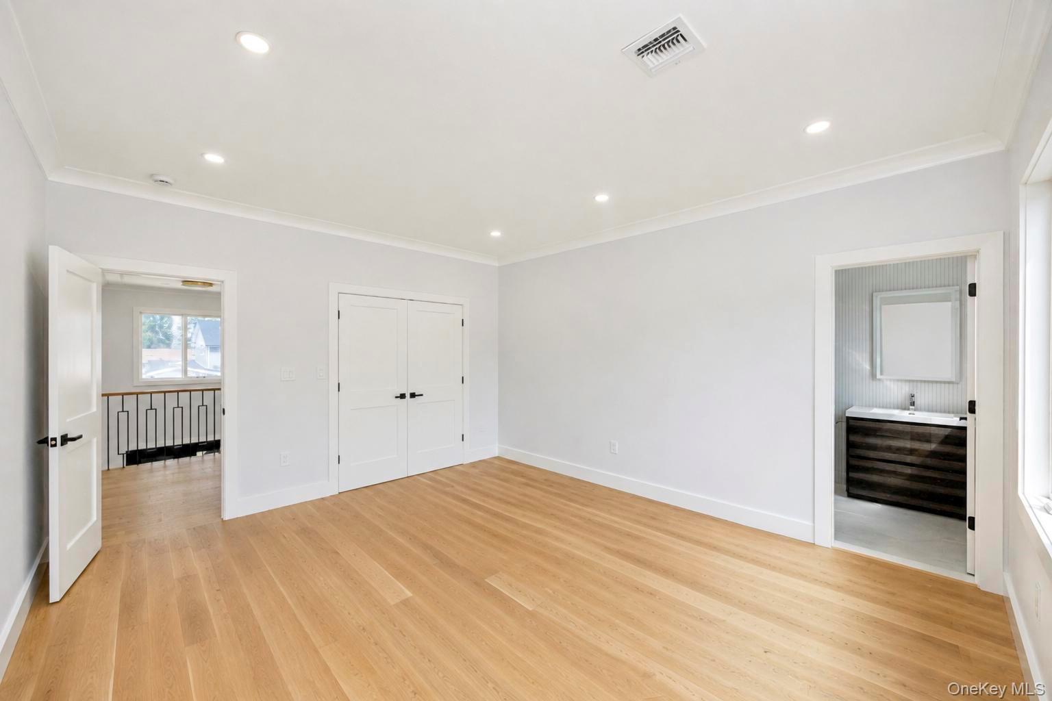 43 W Cabot Lane