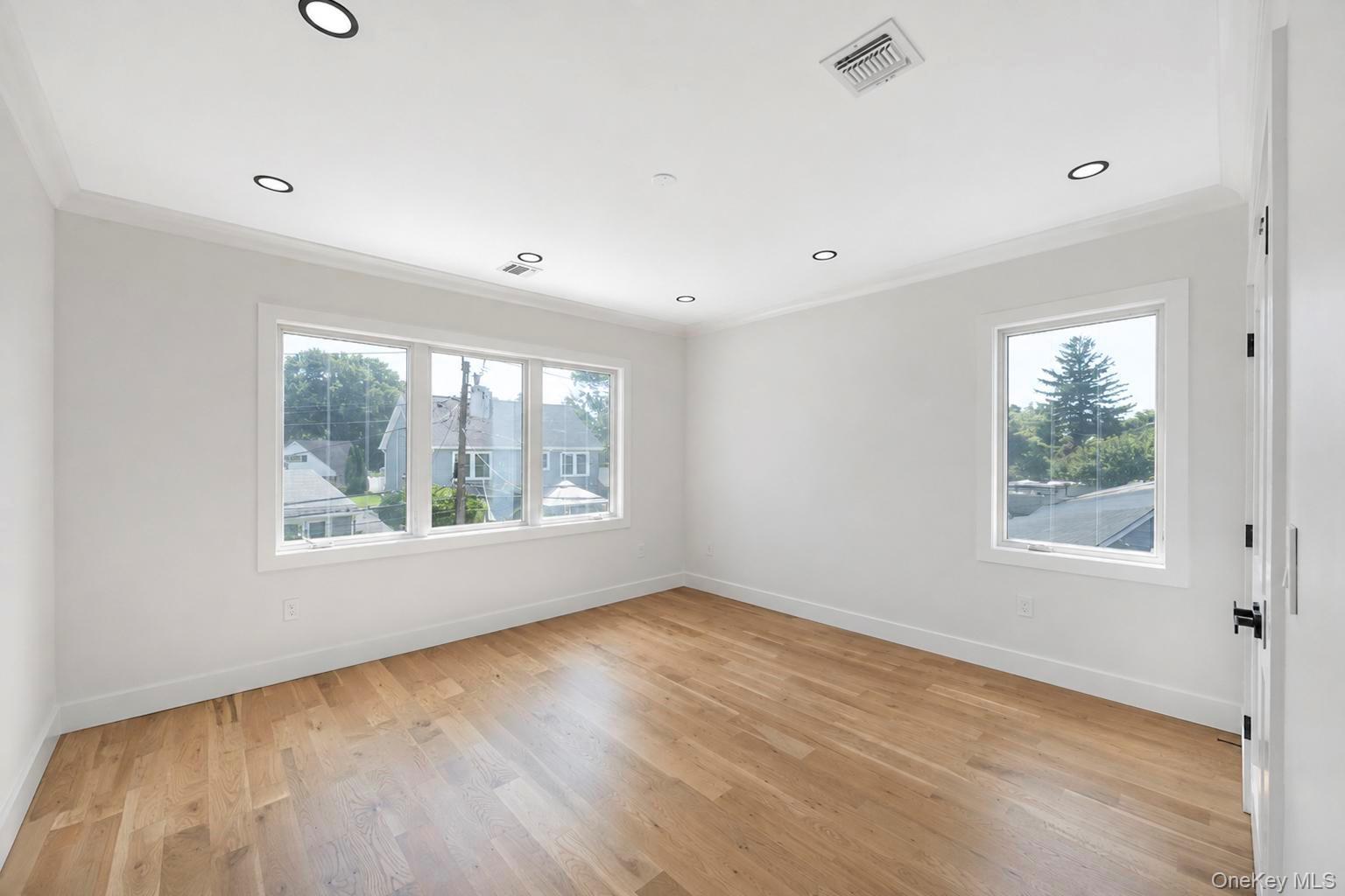 43 W Cabot Lane