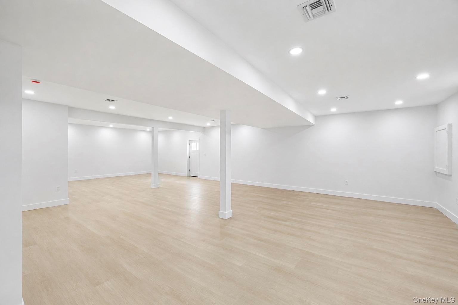 43 W Cabot Lane