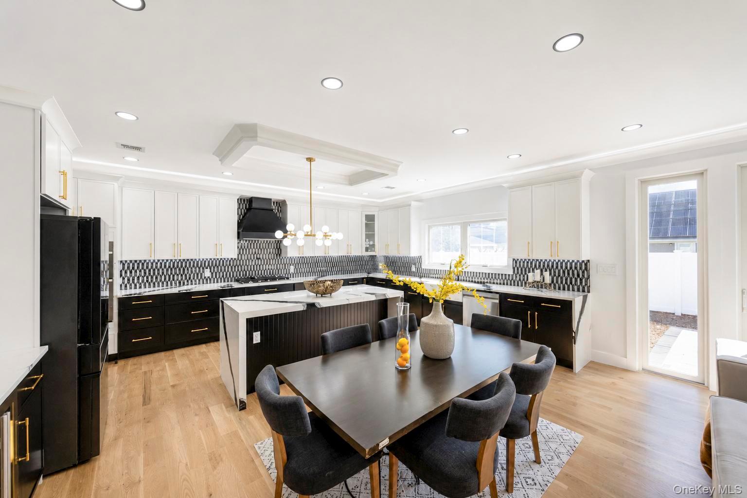 43 W Cabot Lane