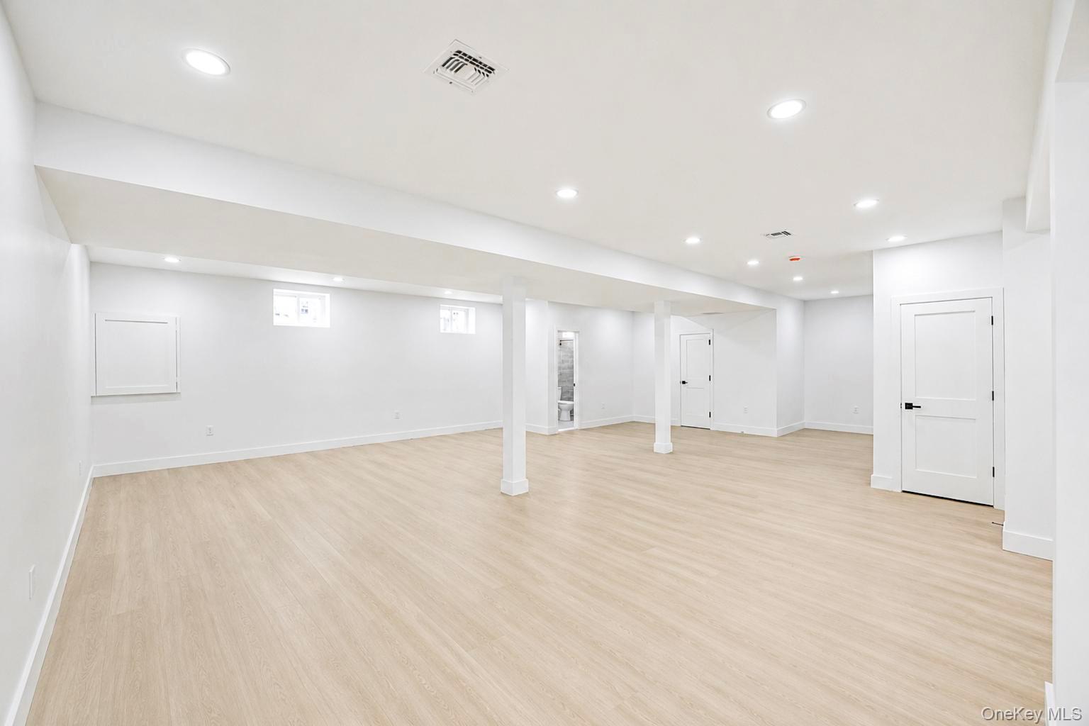 43 W Cabot Lane