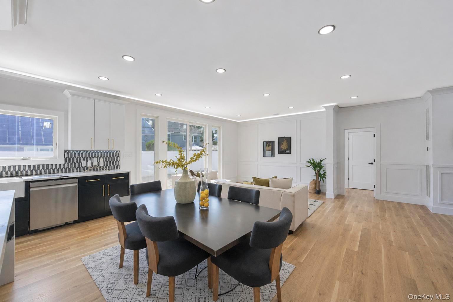 43 W Cabot Lane