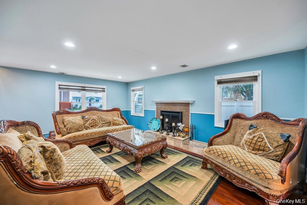 6 Garden Circle